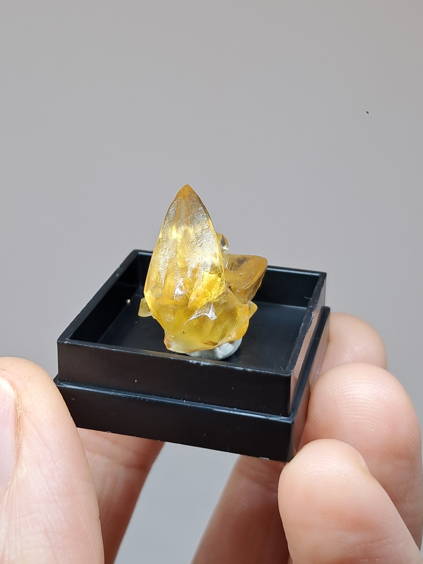 'Dog Tooth' Honey Calcite (Ahmednagar) UV Reactive Natural Crystal | Mineral Specimen #CA24