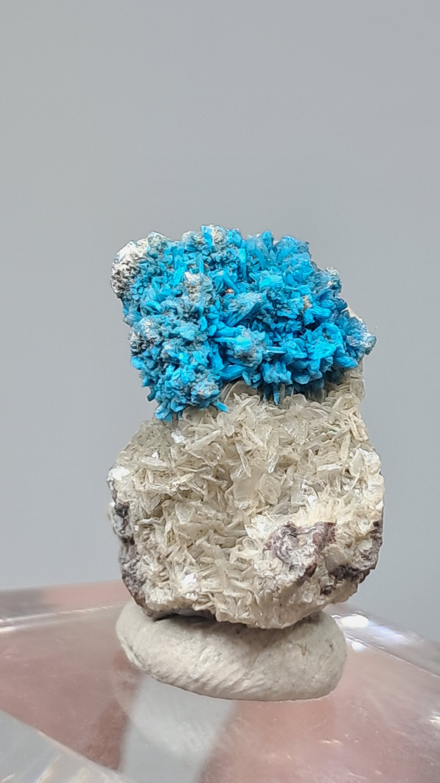 Pentagonita en matriz de Heulandita (Wagholi) Cristal en bruto | Piedra natural | Ejemplar de mineral raro #CV70