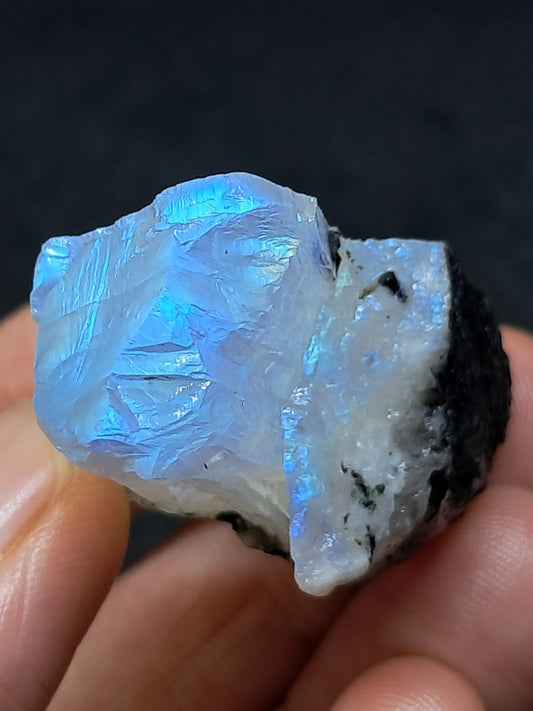 Piedra lunar arcoíris de alta calidad (Odisha) en bruto | Roca natural n.° MN10
