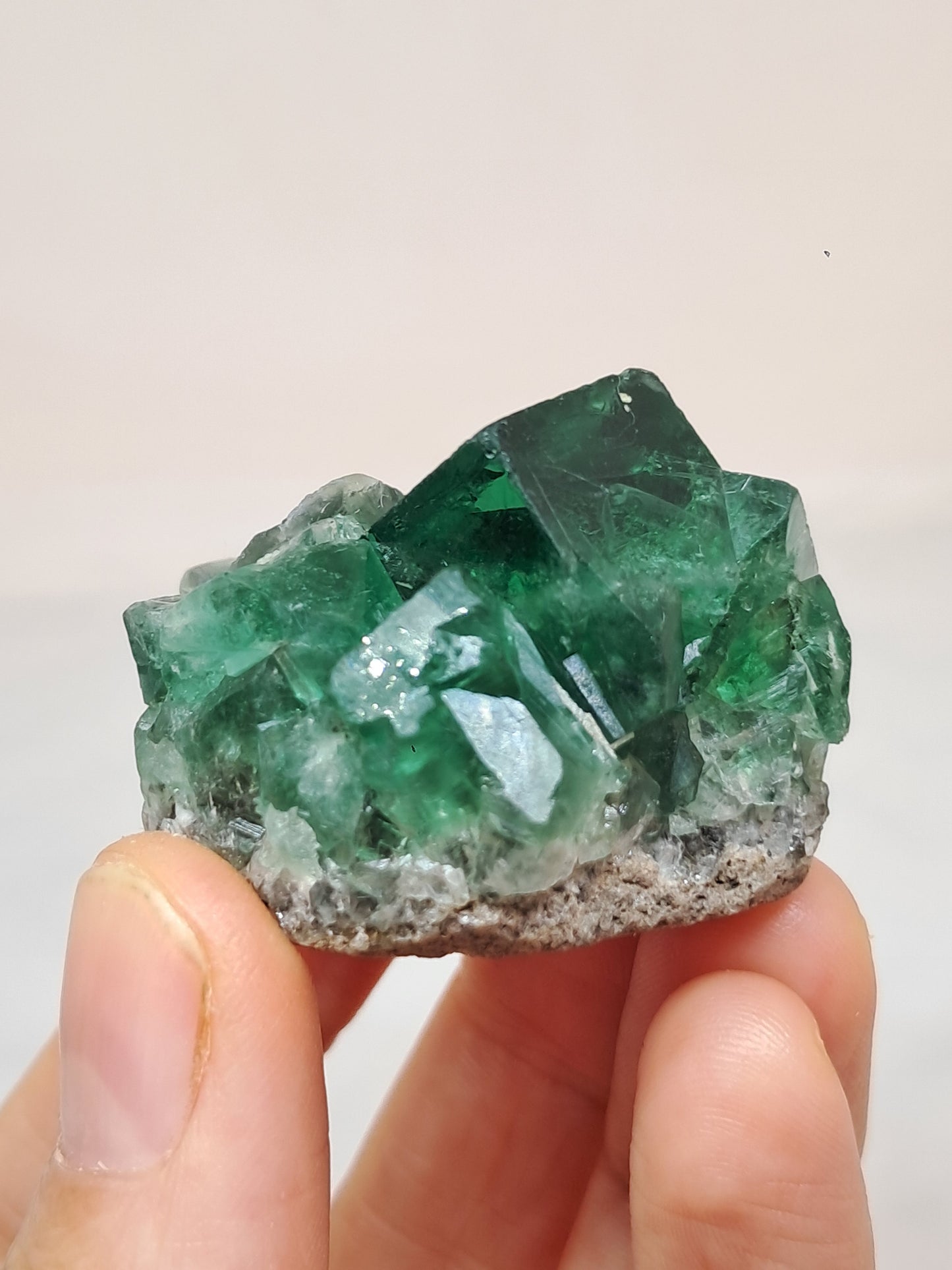 Fluorita reactiva a los rayos UV (Durham, Reino Unido) Cristal natural bicolor | Ejemplar mineral n.° FL3
