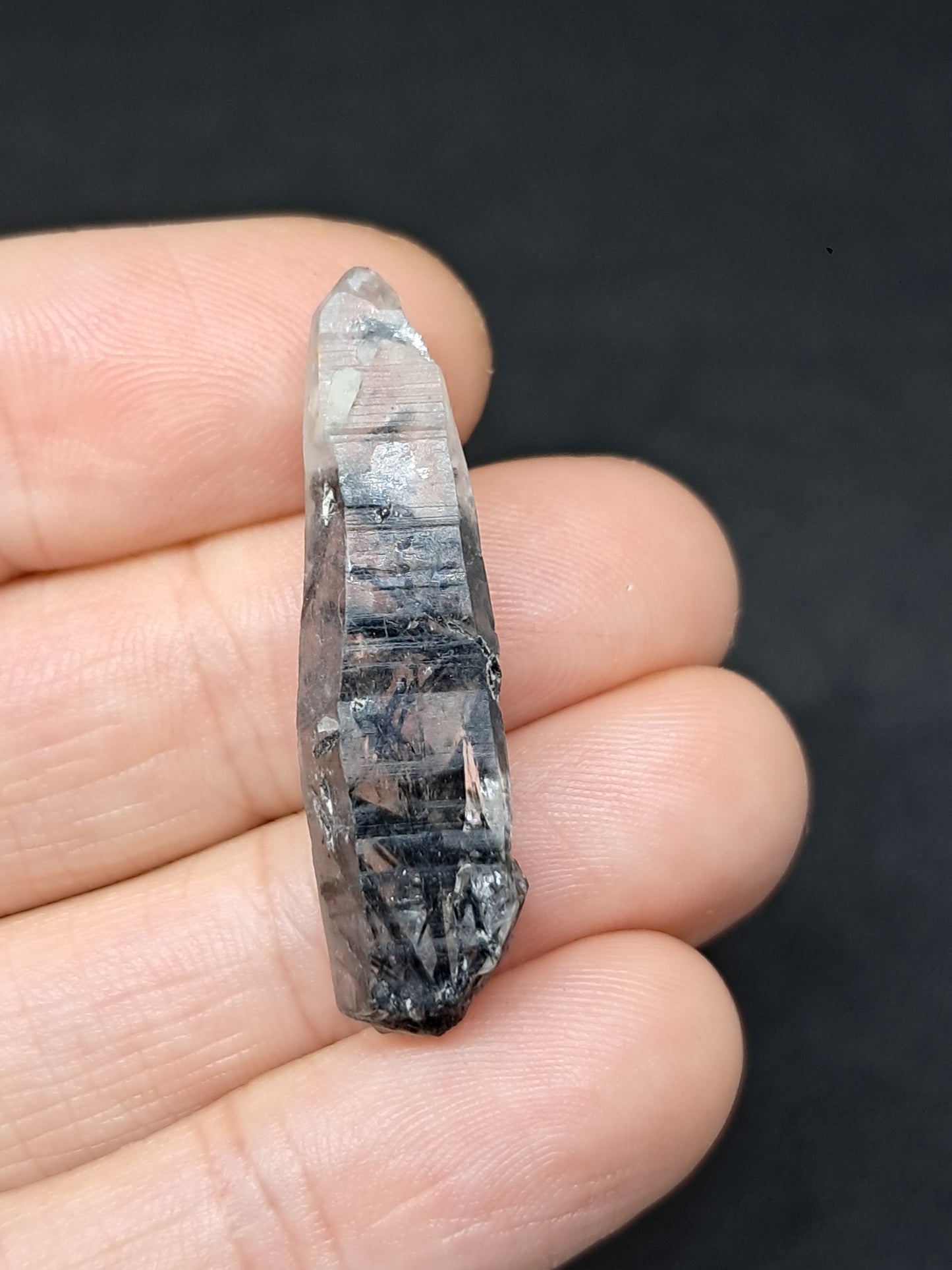 Punta de cuarzo turmalinado (Karur) Cristal natural | Muestra mineral #TQ33