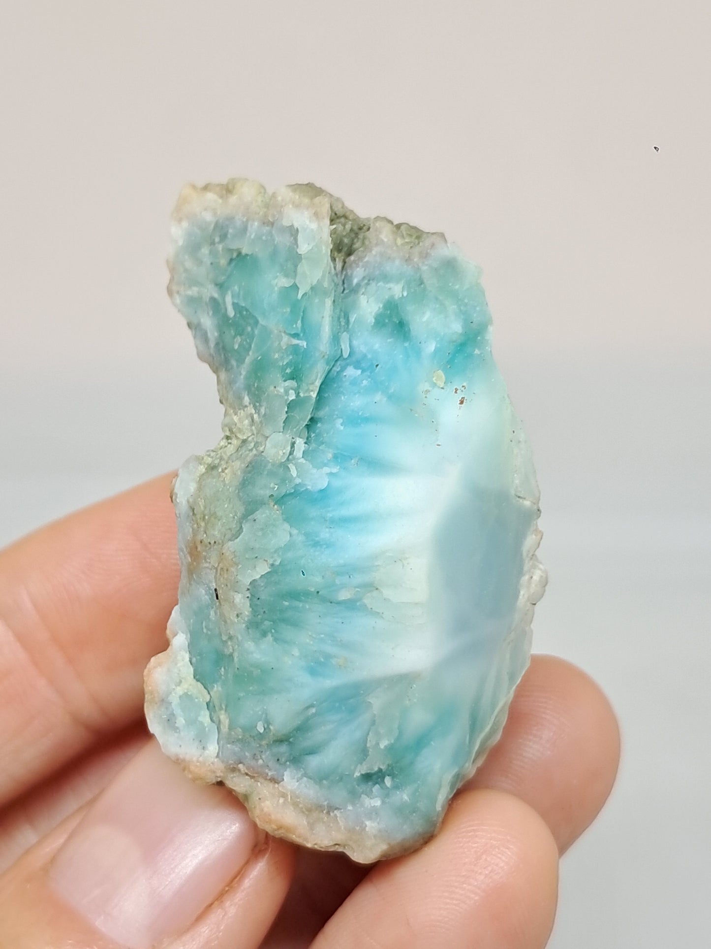 Trozo de Larimar (República Dominicana) en bruto | Roca natural n.° LM22