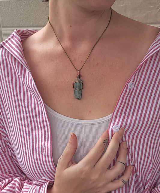 Green Kyanite Pendant | Handcrafted Jewelry | Natural Crystal #JL47