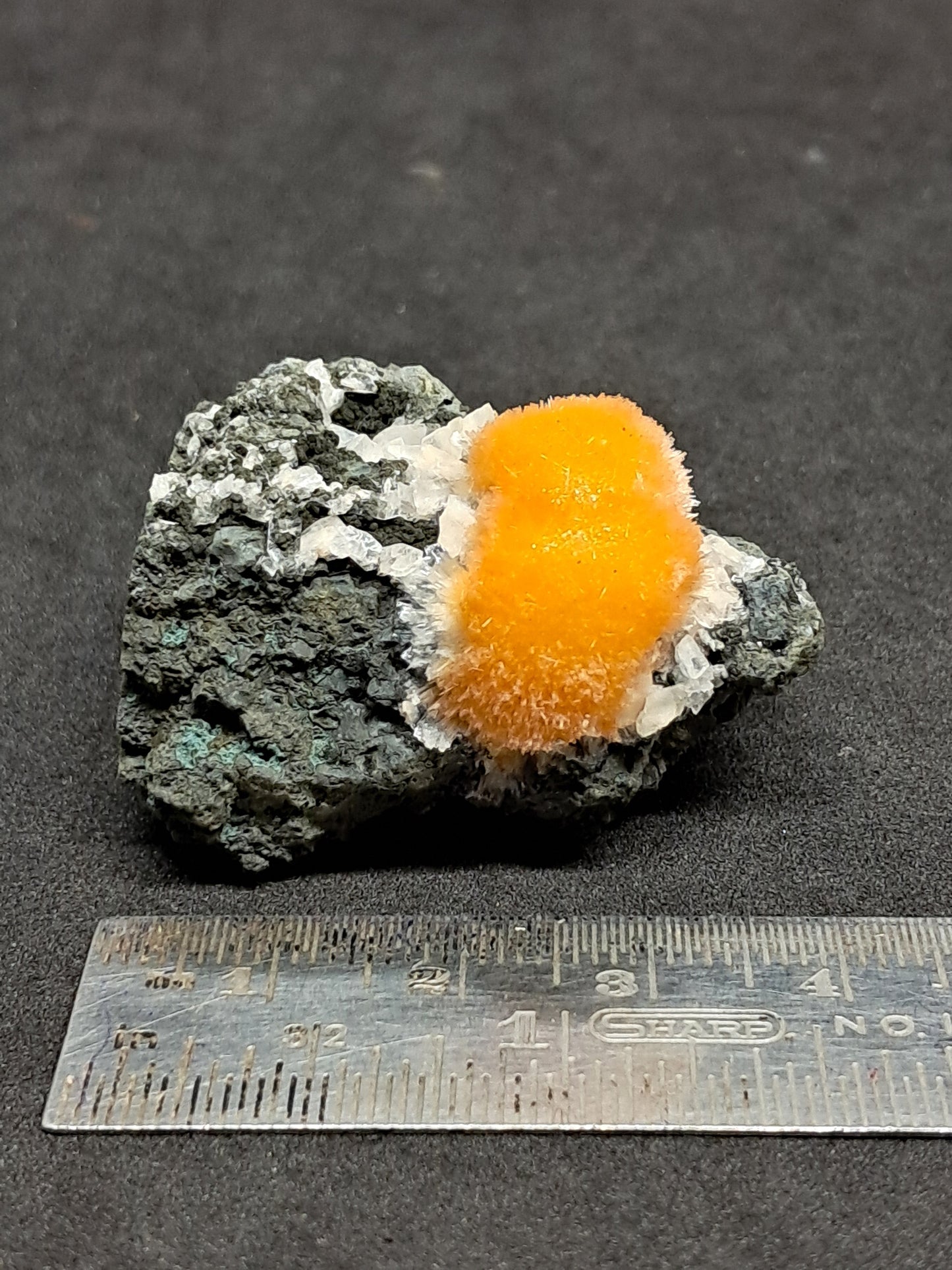 Thomsonita con mesolita en matriz (Madhya Pradesh) | Zeolita n.° THM9