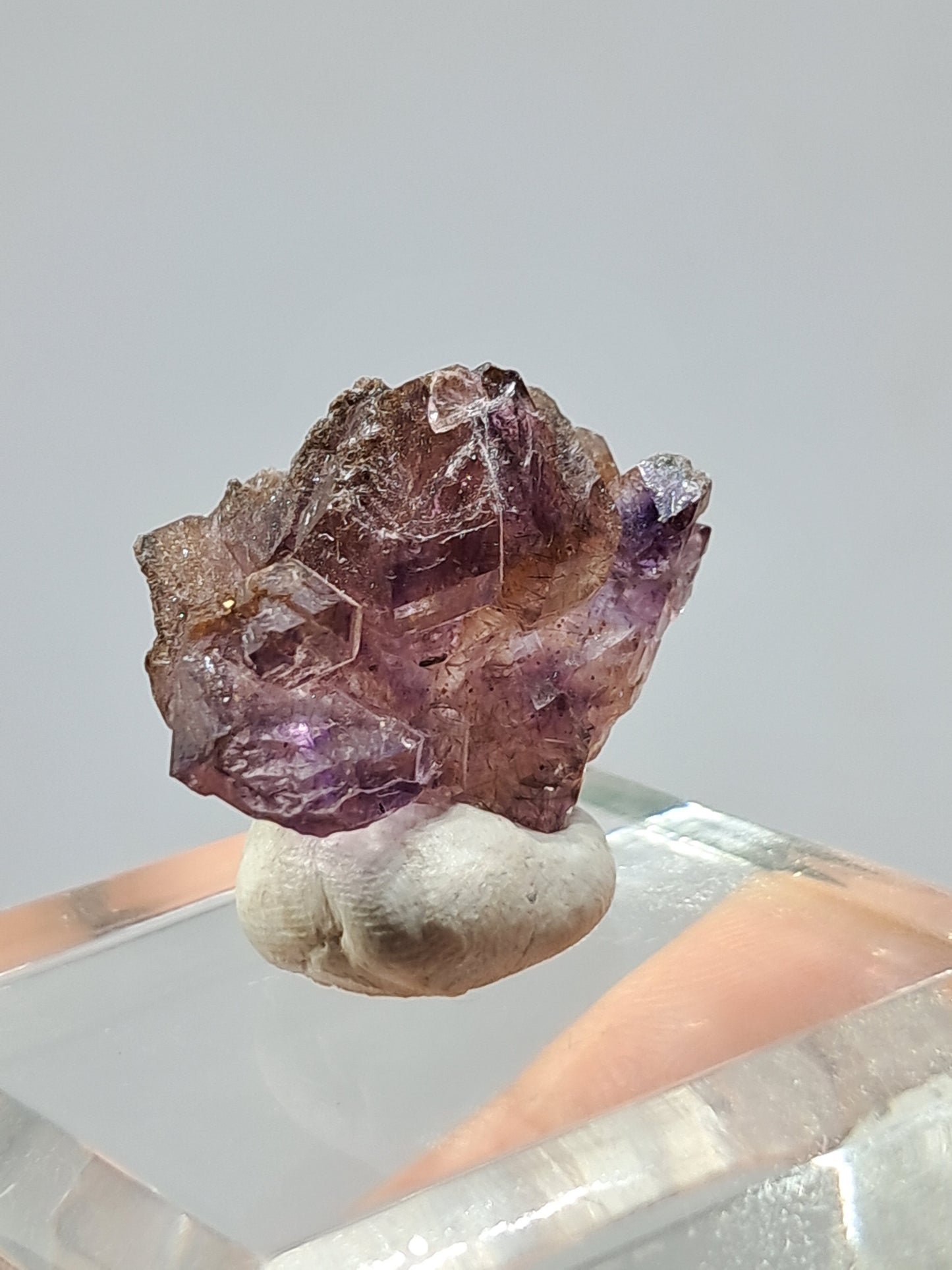 Cúmulo de amatista cetro con inclusiones Super Seven y formación de panal (Karur) | Cristal en bruto | Piedra natural | Ejemplar mineral n.° KA135