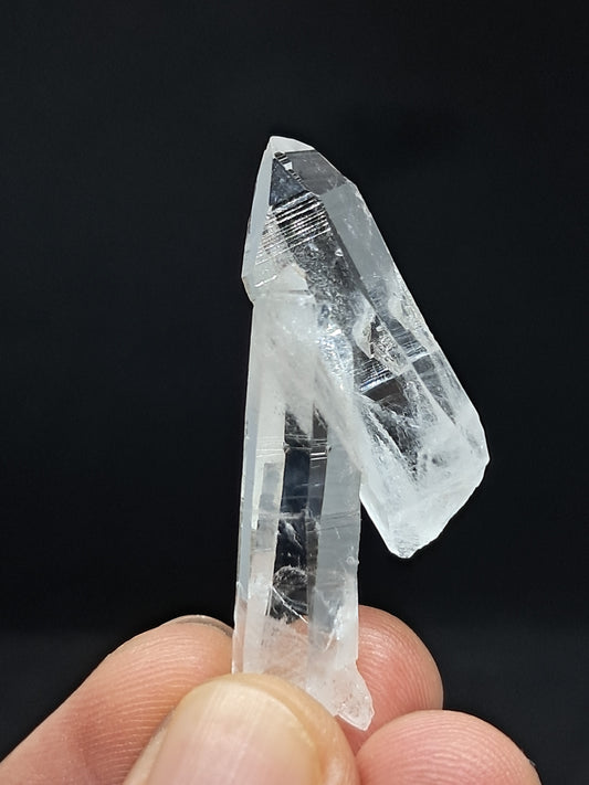 Dos cristales de cuarzo transparente fusionados (Santander, Colombia) Punta natural | Ejemplar mineral n.° COQ28