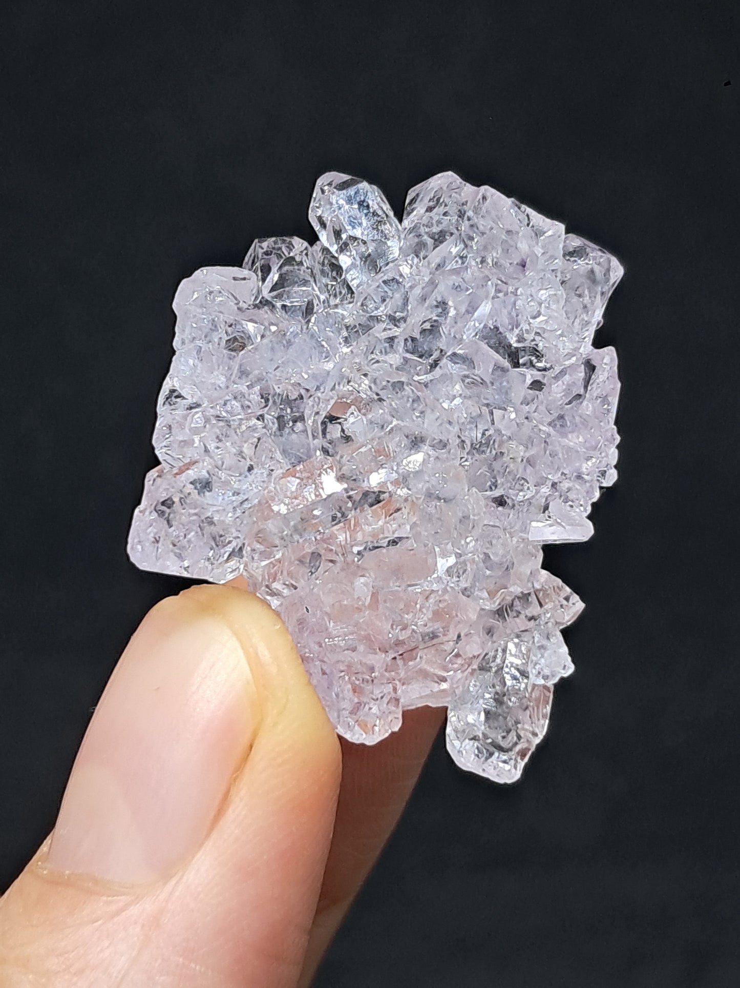 Amatista en racimo (Karur) Cristal de cuarzo lavanda brillante | Piedra natural | Ejemplar mineral n.° KA79