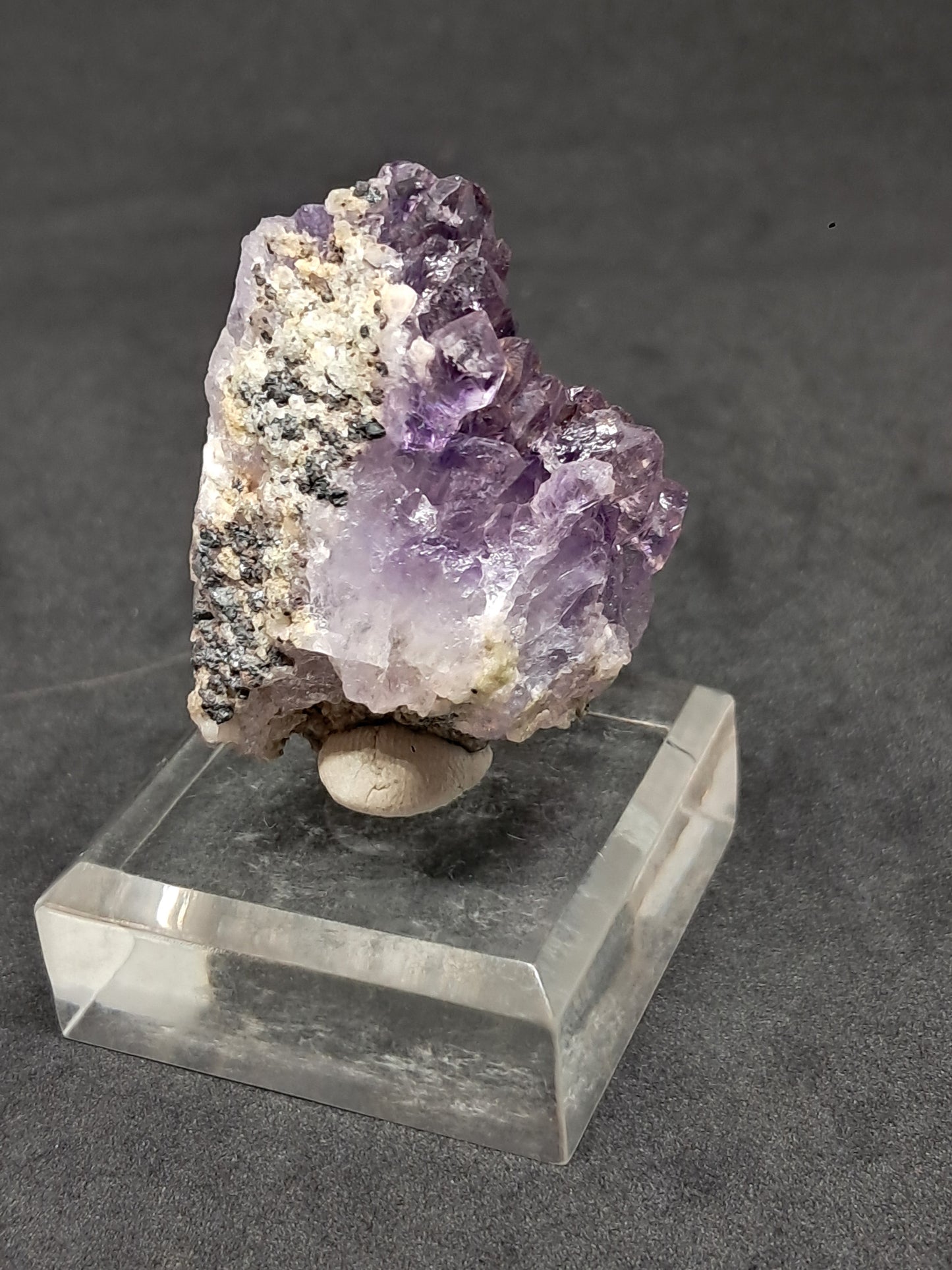 Amatista en racimo con cristal de hematita (karur) y cuarzo morado | Piedra natural | Ejemplar mineral n.° KA89