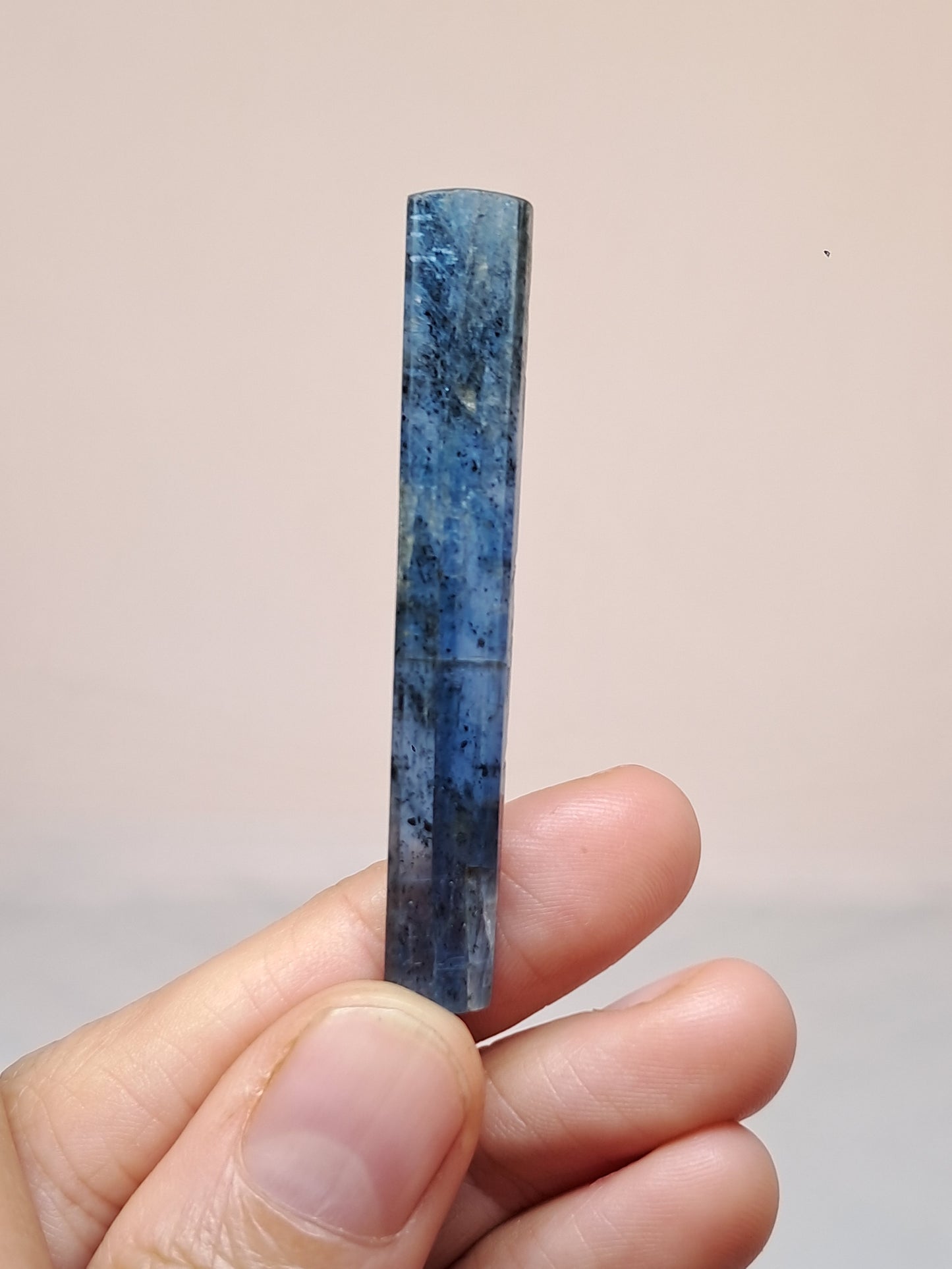 Cianita azul océano (Nepal) Cristal natural pulido n.° KY20