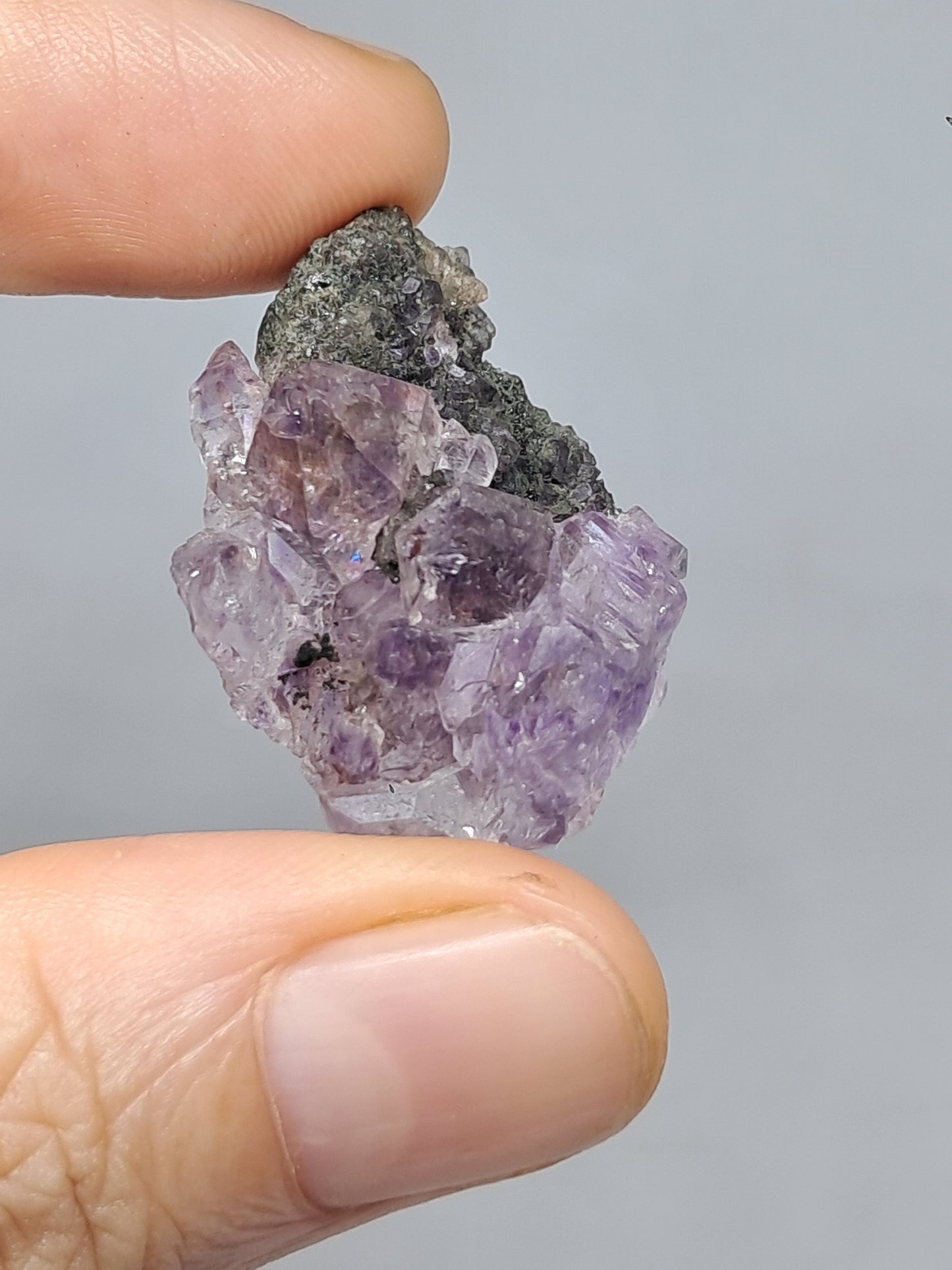 Amatista en matriz de limonita (Karur) | Cristal en bruto | Piedra natural | Ejemplar mineral n.° KA122