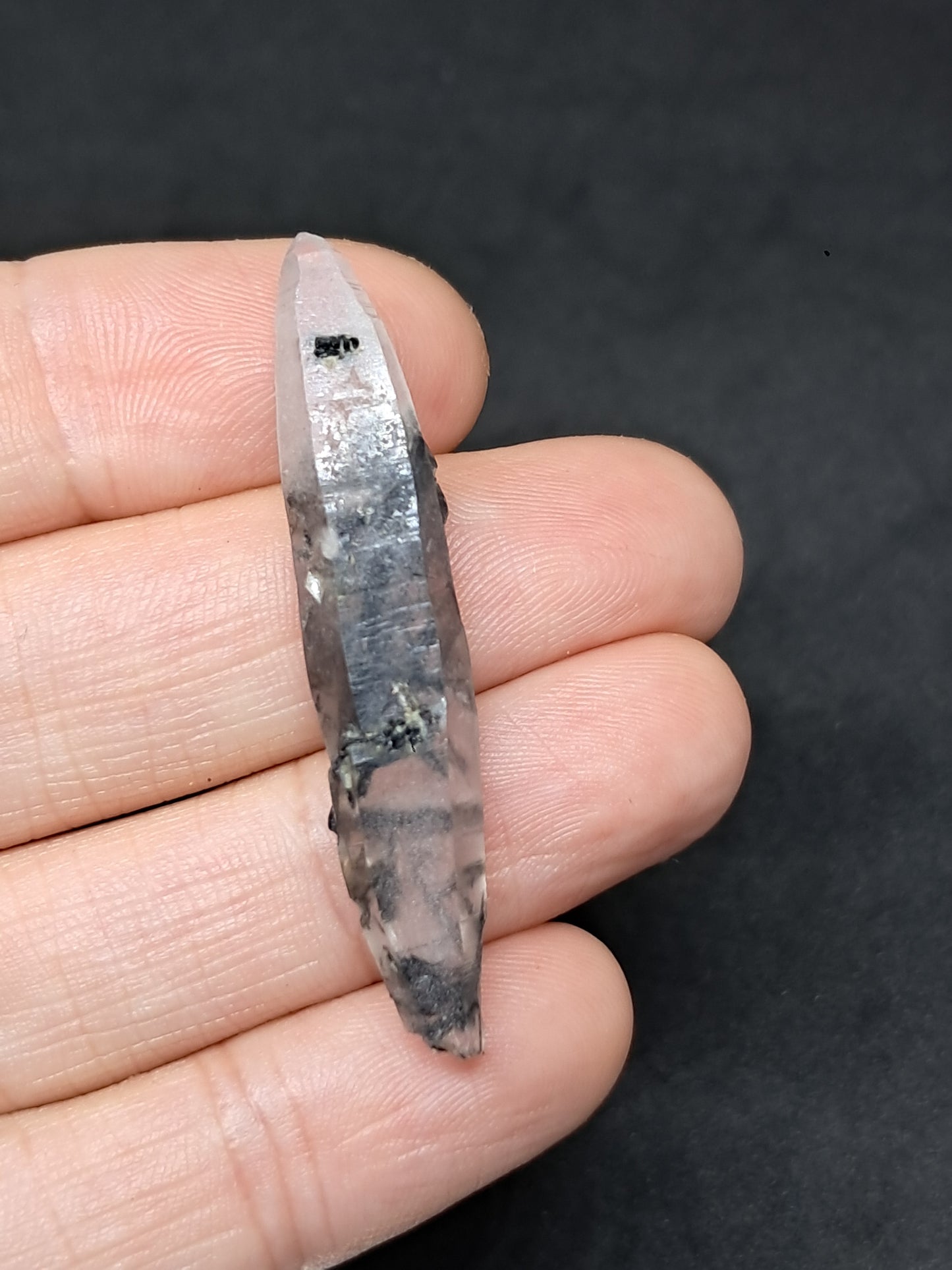 Punta de Cuarzo Turmalinado DT (Karur) Cristal Natural Doble Terminación | Muestra de Mineral #TQ31
