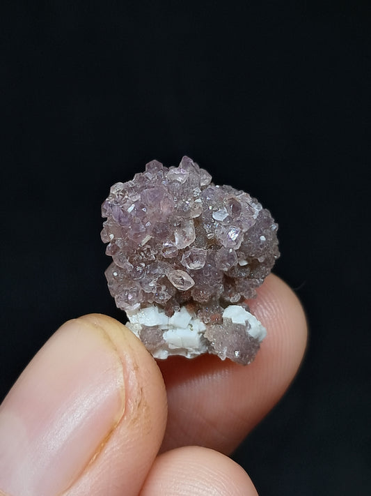 Cúmulo de amatista drusa sobre matriz de feldespato (Karur) | Cristal en bruto | Piedra natural | Ejemplar mineral n.° KA112