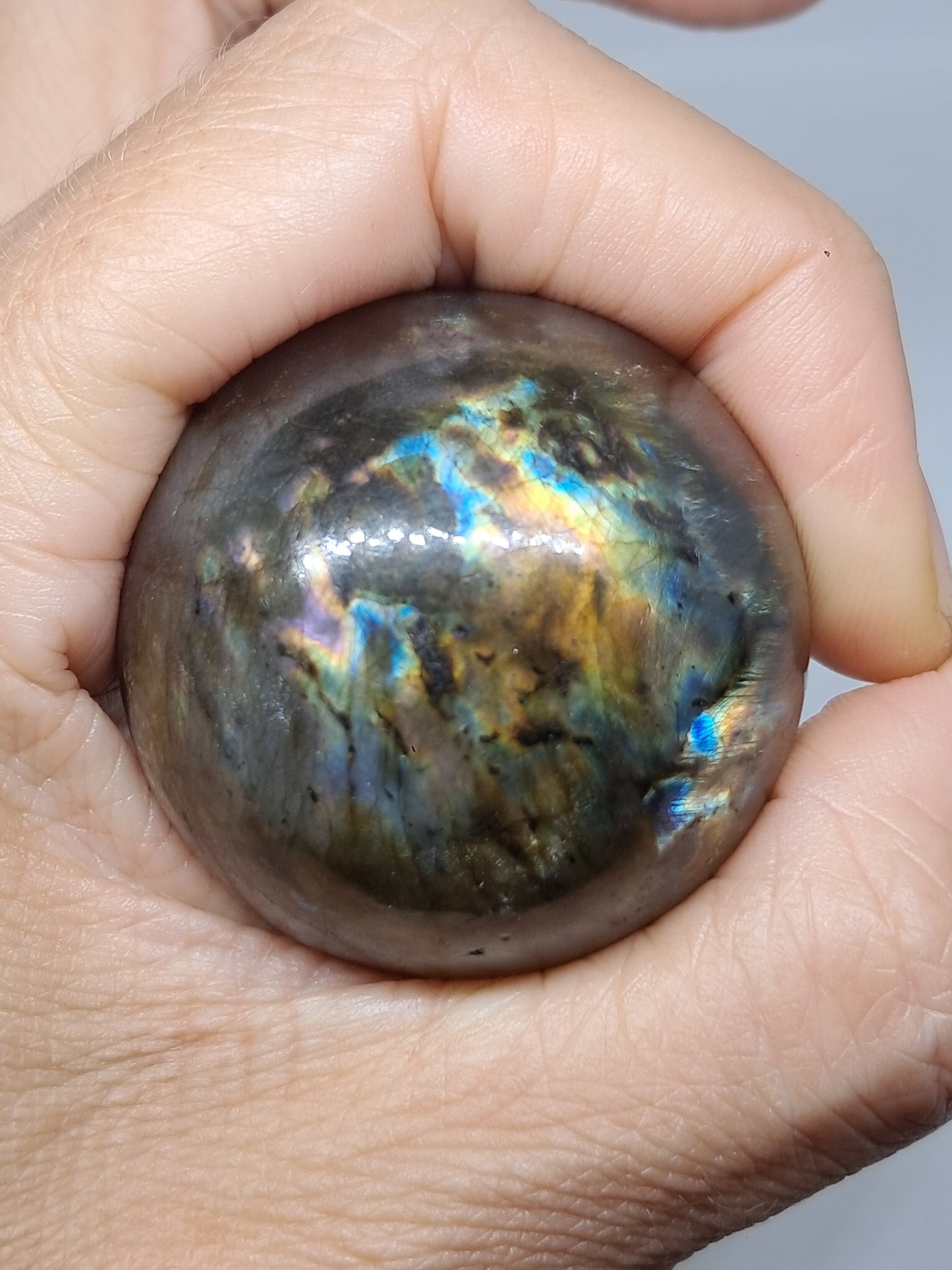 Esfera de labradorita (Madagascar) | Fogonazo intenso | Piedra pulida #LB12