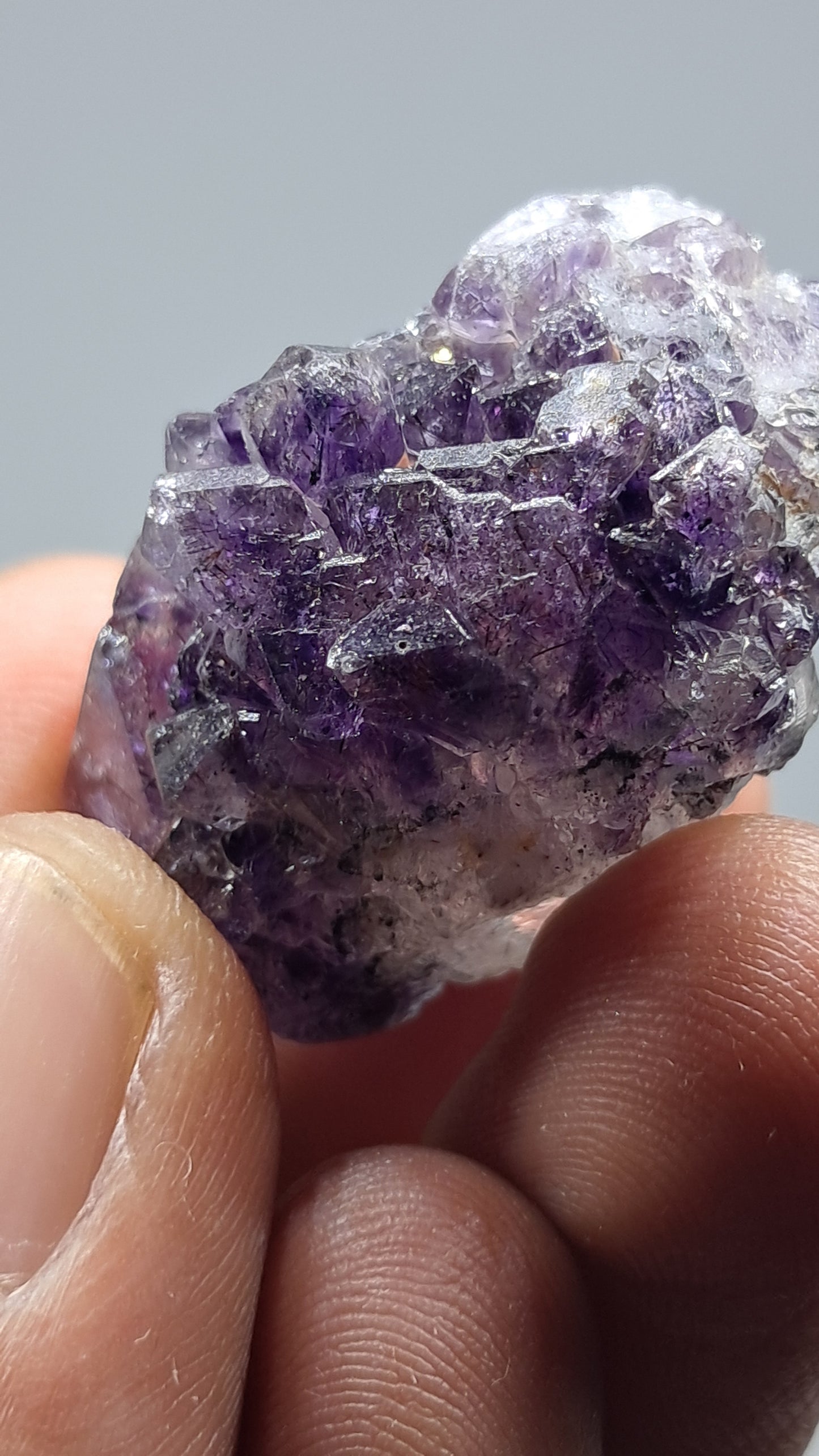 Amatista Elestial Morado Oscuro | Inclusiones de Hematita Goethita Rutilo | Cristal Natural | Espécimen Mineral #KA202