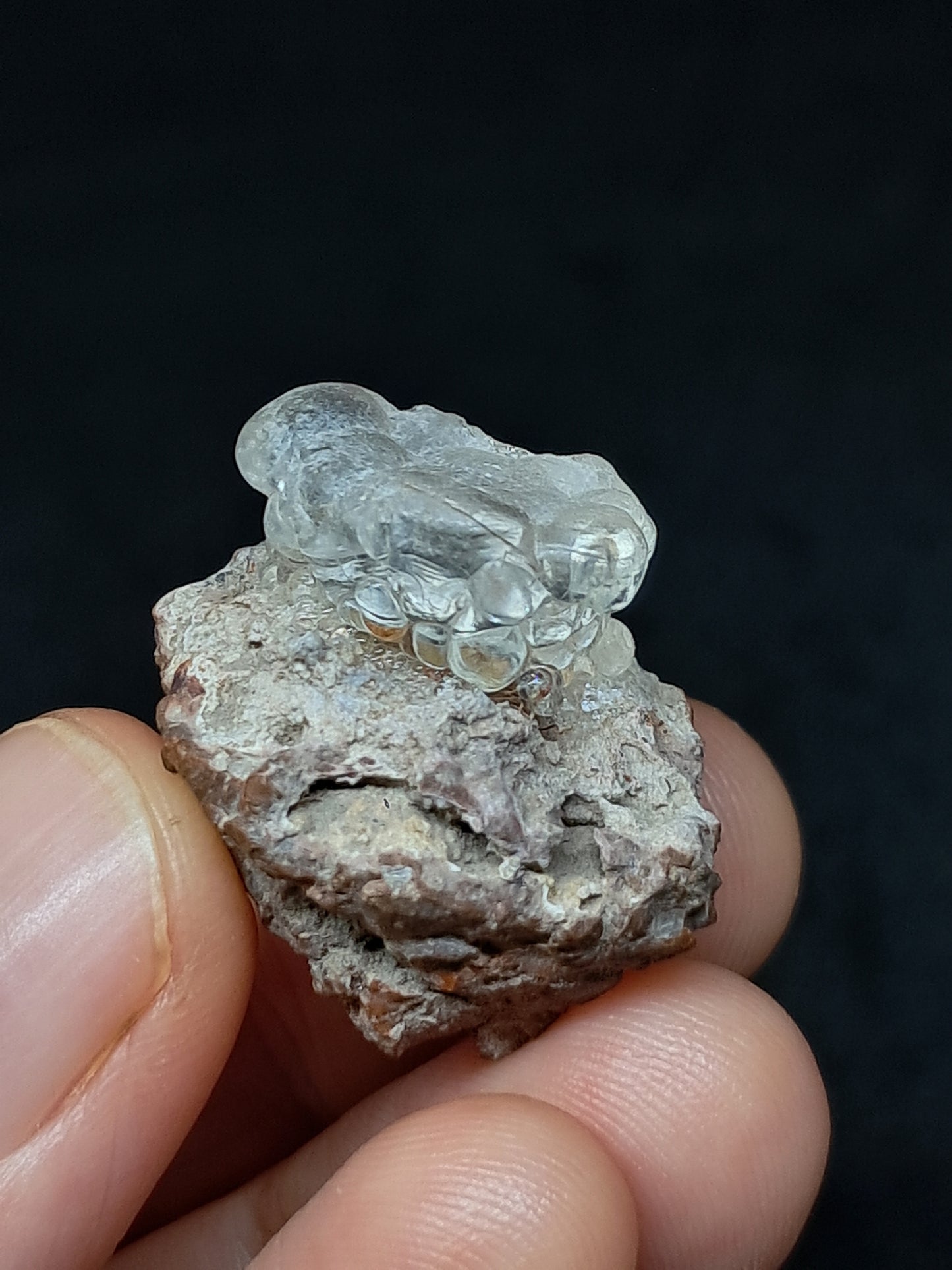 Ópalo hialita reactivo a los rayos UV en matriz (México), piedra cristalina en bruto | Ejemplar mineral n.° OH2