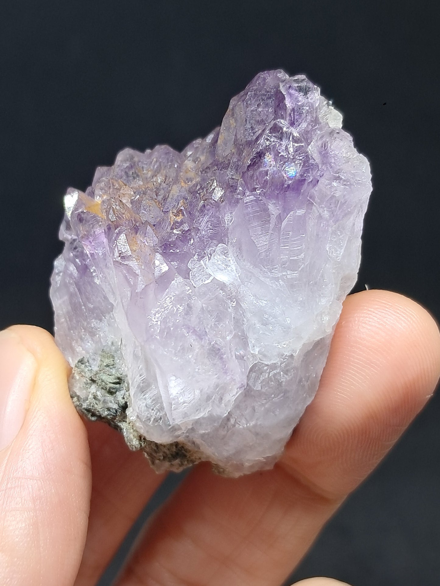 Amatista en racimo con cristal de hematita (karur) y cuarzo morado | Piedra natural | Ejemplar mineral n.° KA89