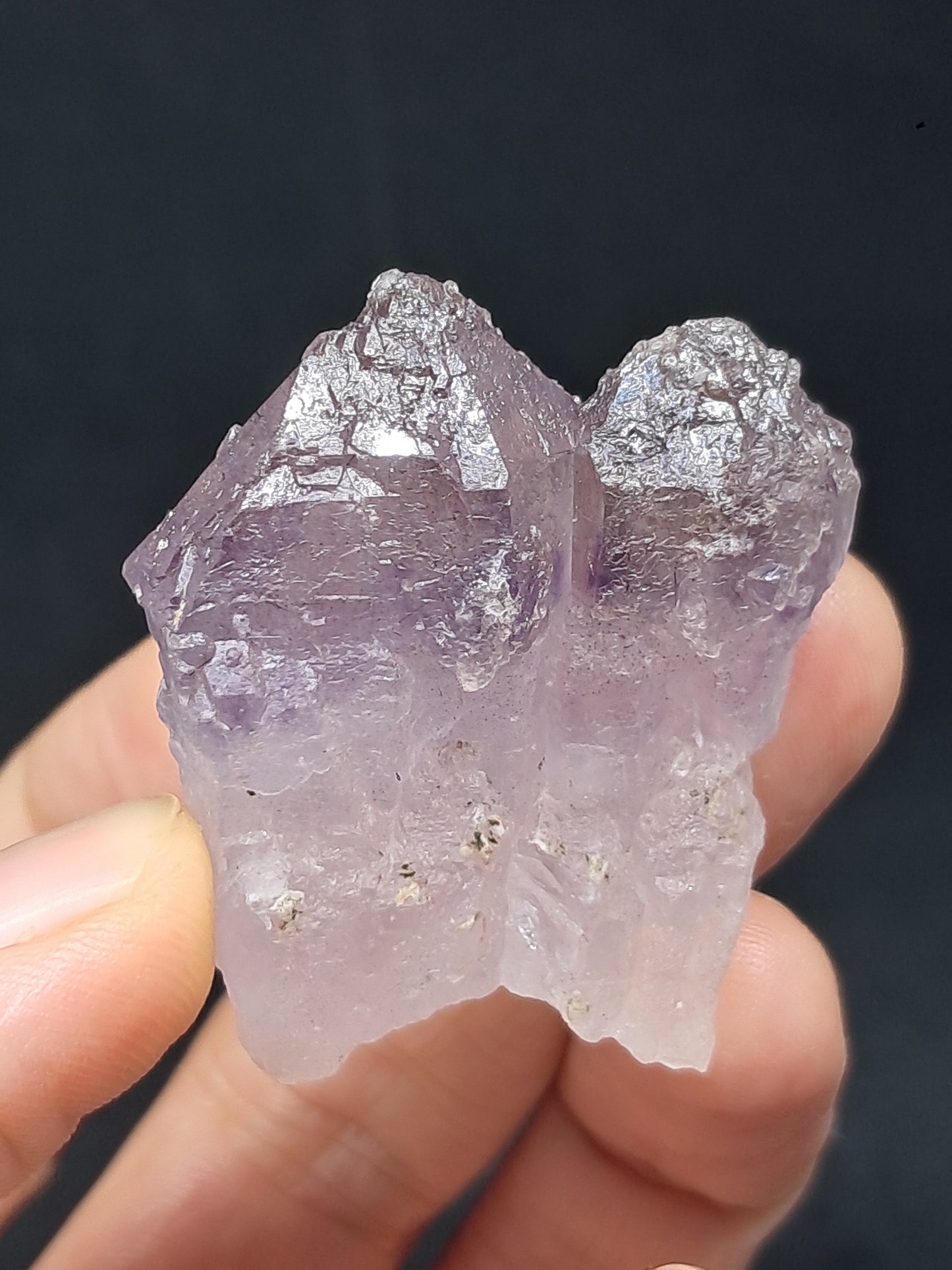 Punta de cristal de amatista grabada con cetro maclado (Karur) | Piedra natural | Ejemplar mineral n.° KA91
