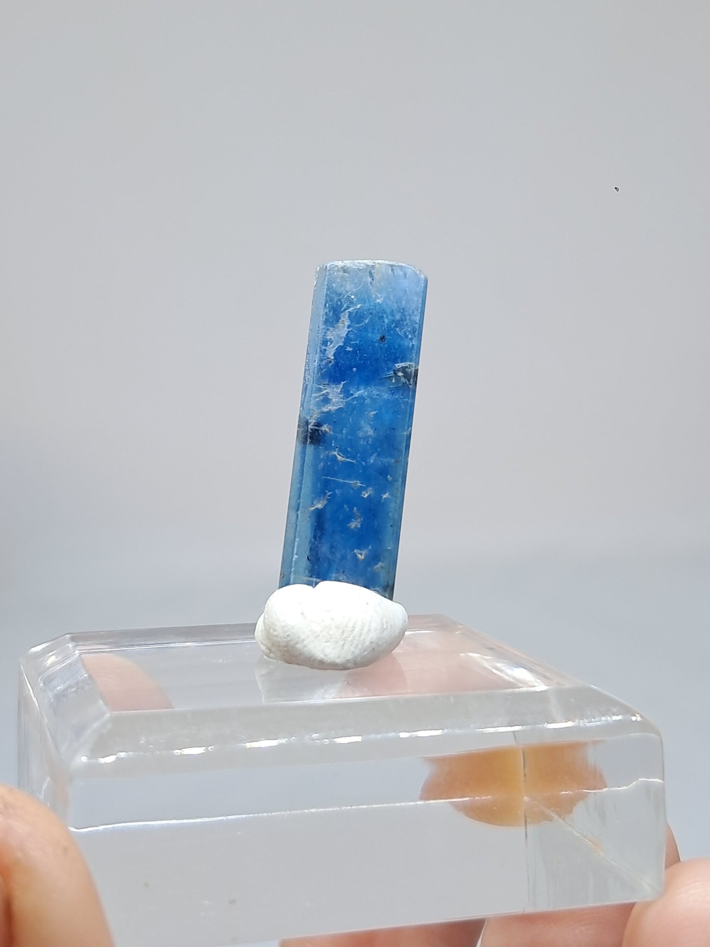 Cianita azul (Nepal) Cristal natural pulido n.° KY15