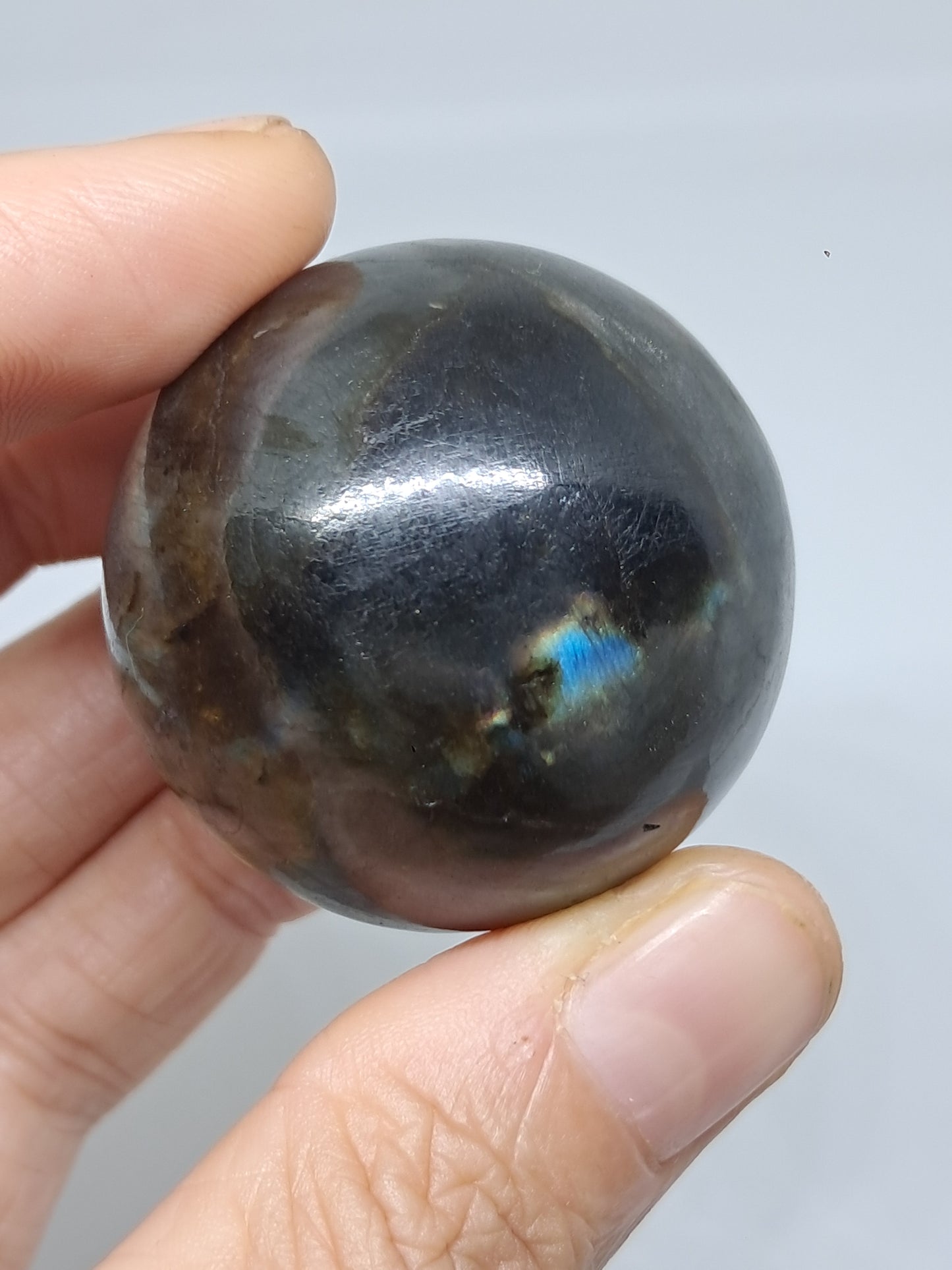 Esfera de labradorita (Madagascar) | Fogonazo intenso | Piedra pulida #LB12