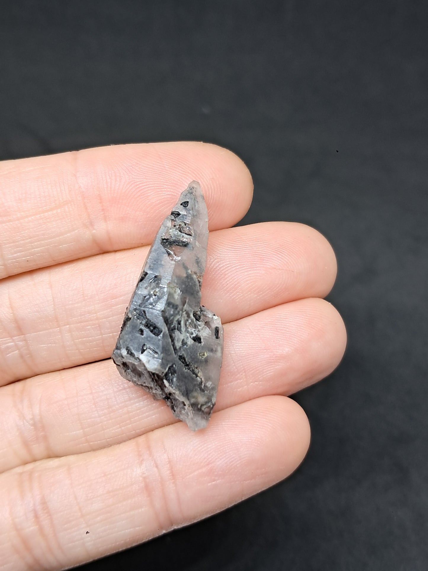 Punta de cuarzo turmalinado (Karur) Cristal natural | Muestra de mineral #TQ30