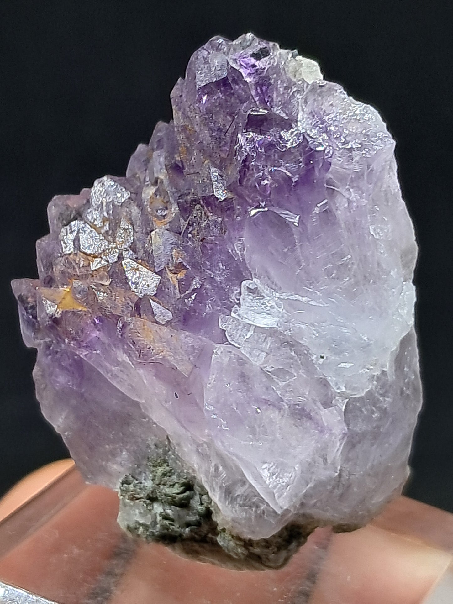 Amatista en racimo con cristal de hematita (karur) y cuarzo morado | Piedra natural | Ejemplar mineral n.° KA89