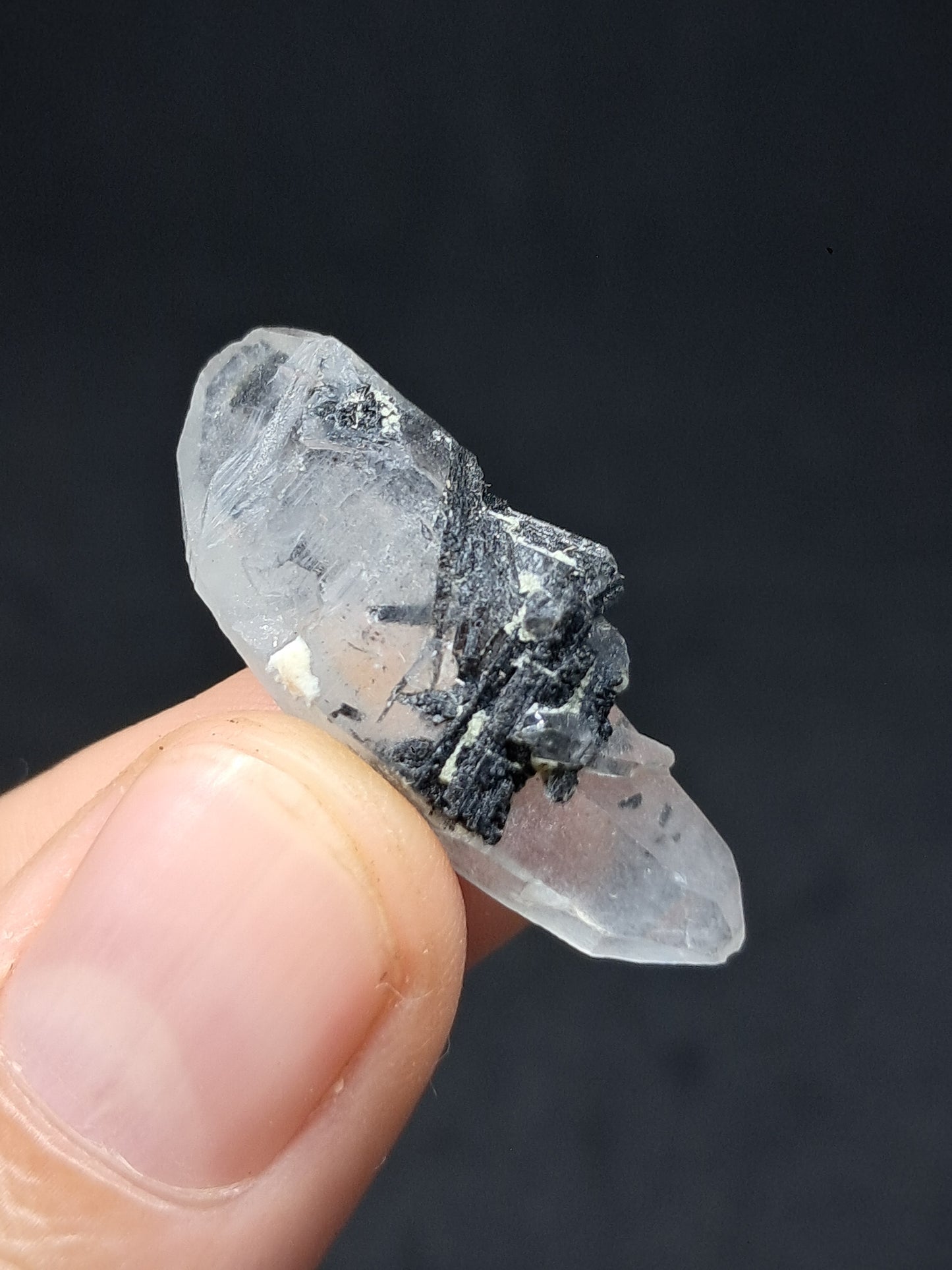 Punta de cuarzo turmalinado (Karur) Cristal natural | Espécimen mineral #TQ35
