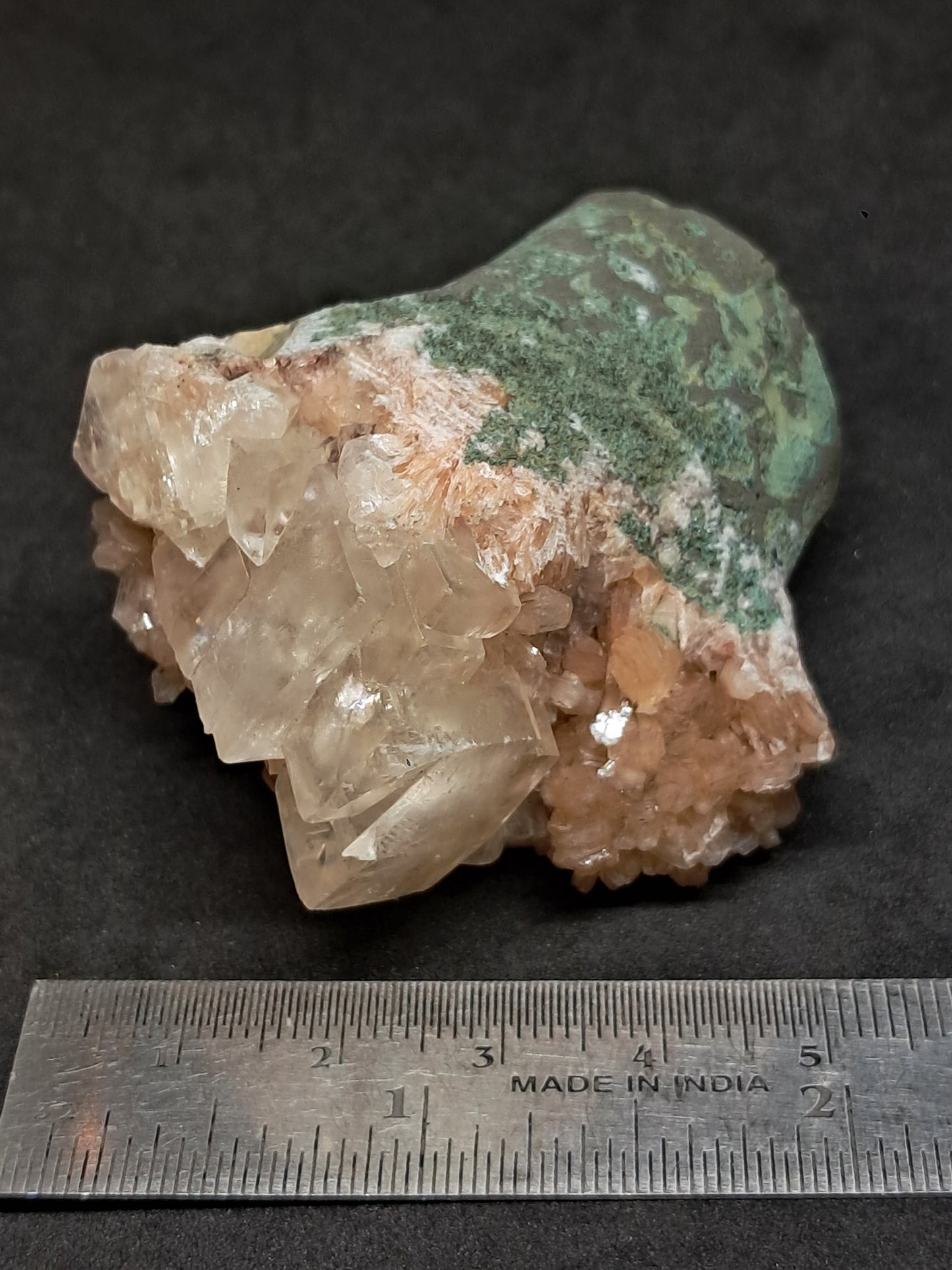 Calcita con estellerita en matriz de basalto (Ajanta) Cristal natural | Piedra en bruto | Muestra mineral #CA40