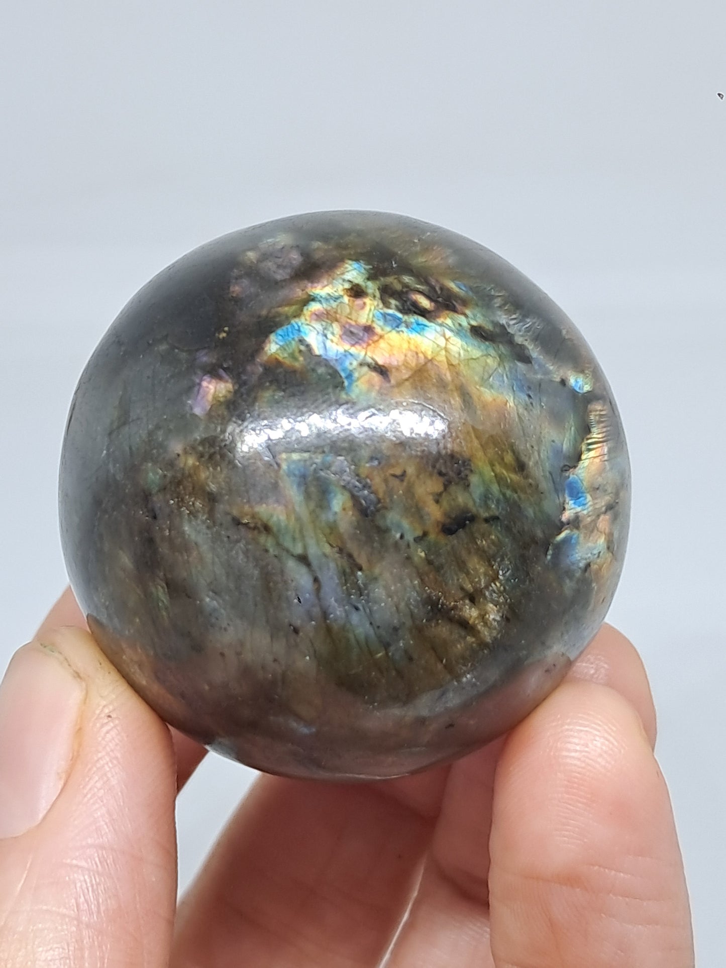 Esfera de labradorita (Madagascar) | Fogonazo intenso | Piedra pulida #LB12