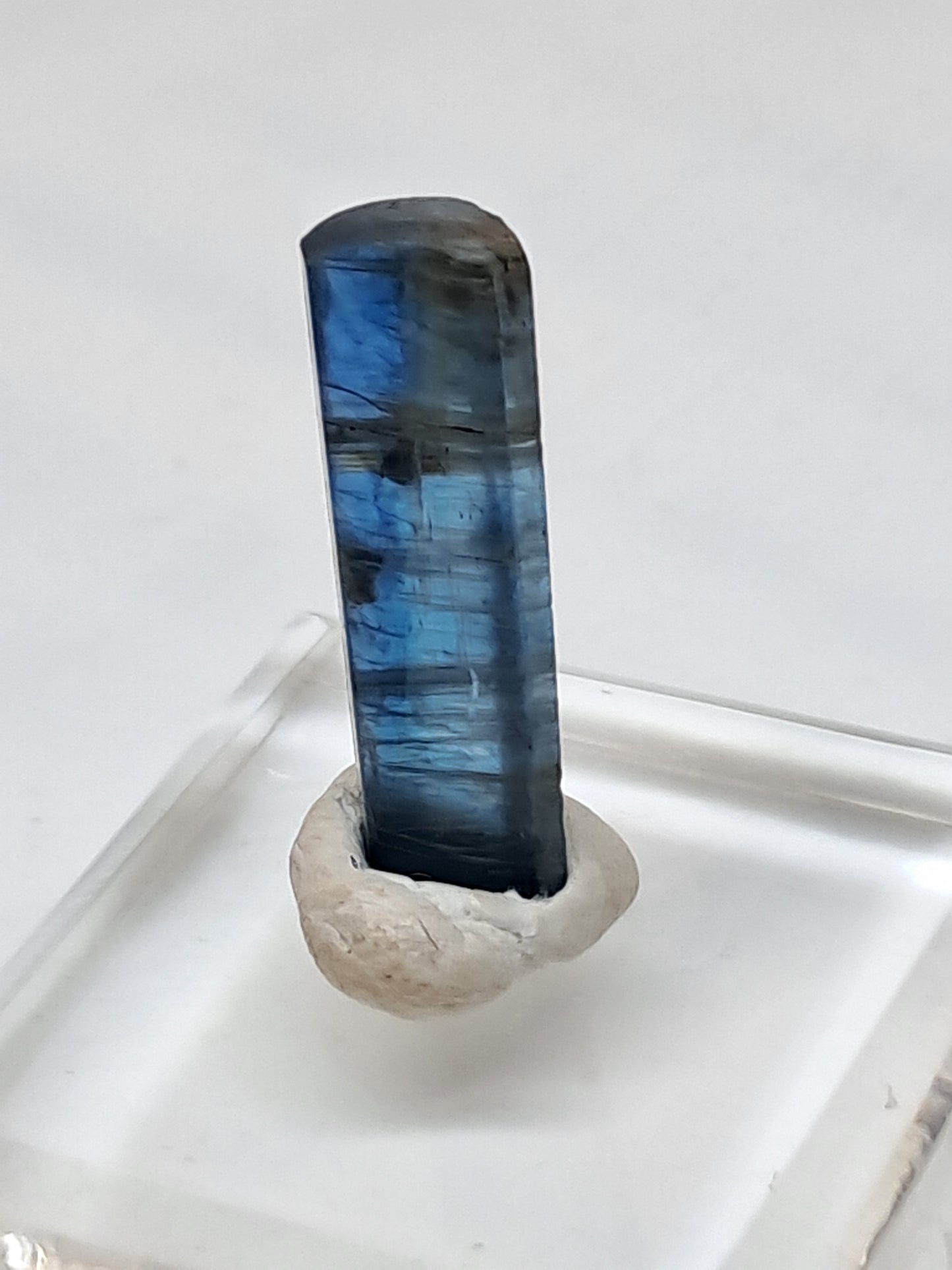 Cianita azul (Nepal) Cristal natural pulido n.° KY14