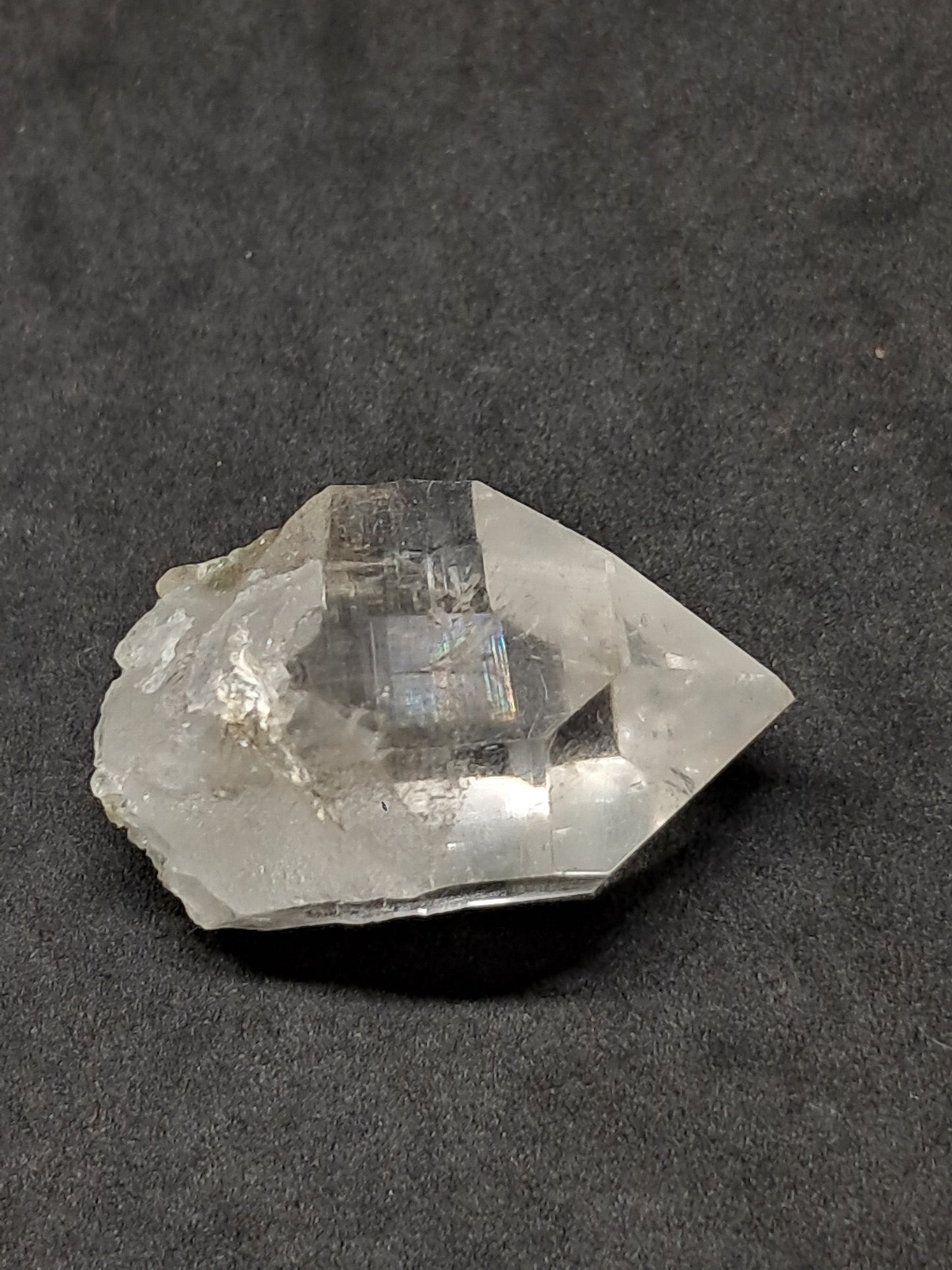 Cuarzo transparente del Himalaya con inclusiones de rutilo | Punta de cristal natural | Ejemplar mineral n.° CH62