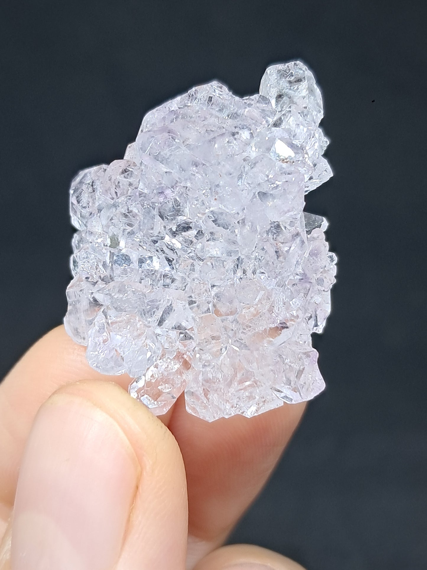 Amatista en racimo (Karur) Cristal de cuarzo lavanda brillante | Piedra natural | Ejemplar mineral n.° KA79