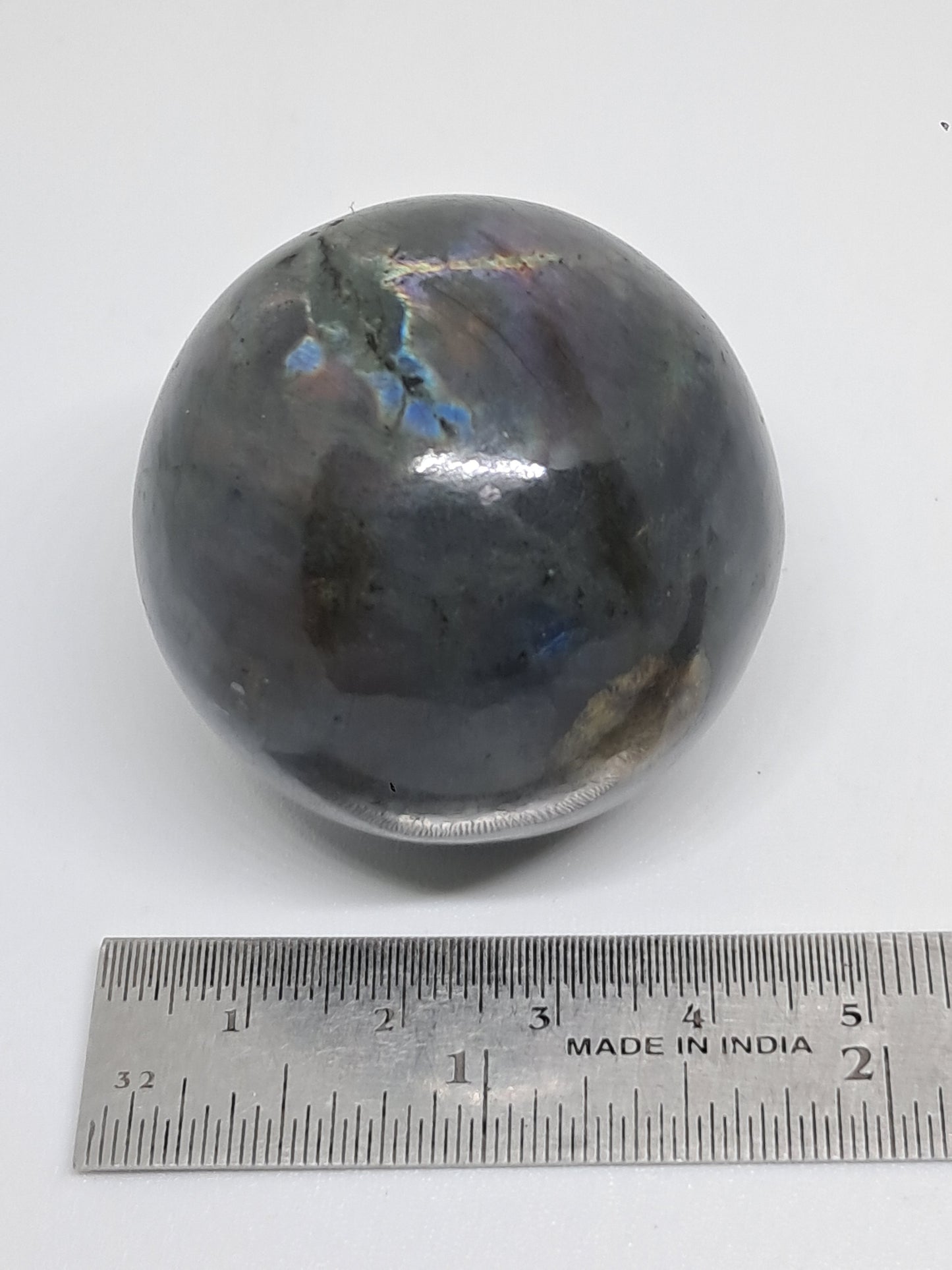 Esfera de labradorita (Madagascar) | Destellos rosas y morados | Piedra pulida #LB10