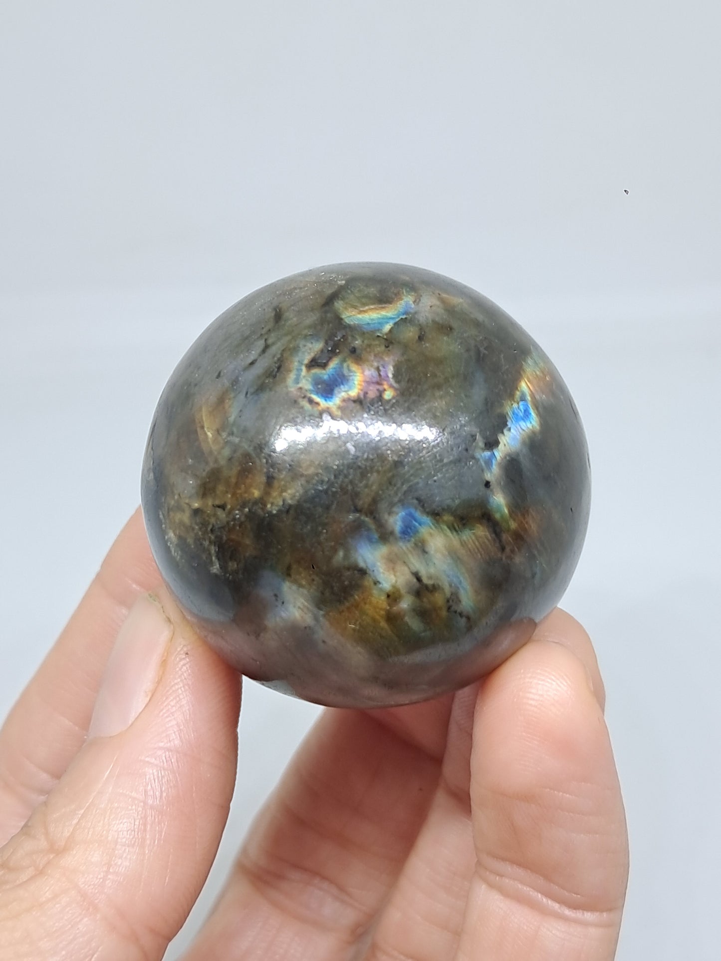Esfera de labradorita (Madagascar) | Fogonazo intenso | Piedra pulida #LB12