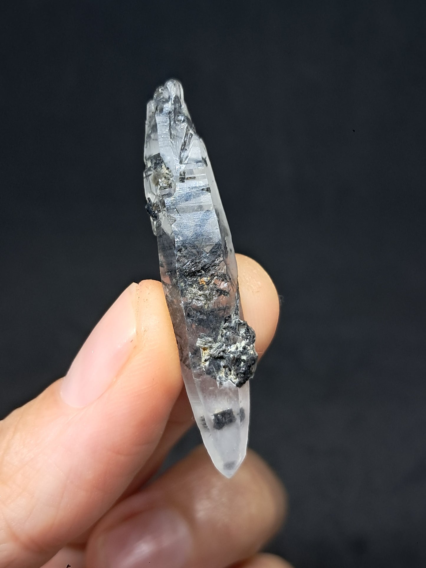 Punta de Cuarzo Turmalinado DT (Karur) Cristal Natural Doble Terminación | Muestra de Mineral #TQ31