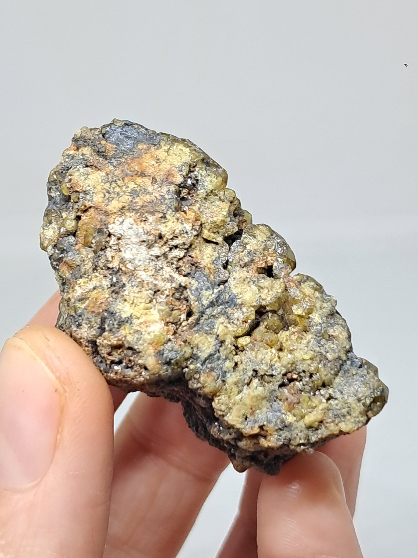 Cúmulo de granate verde en matriz (México) | Cristal en bruto | Ejemplar mineral n.° GR16