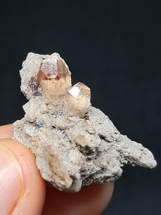 Cristales de topacio natural en matriz (México), piedra preciosa rara | Ejemplar mineral n.° TPZ10