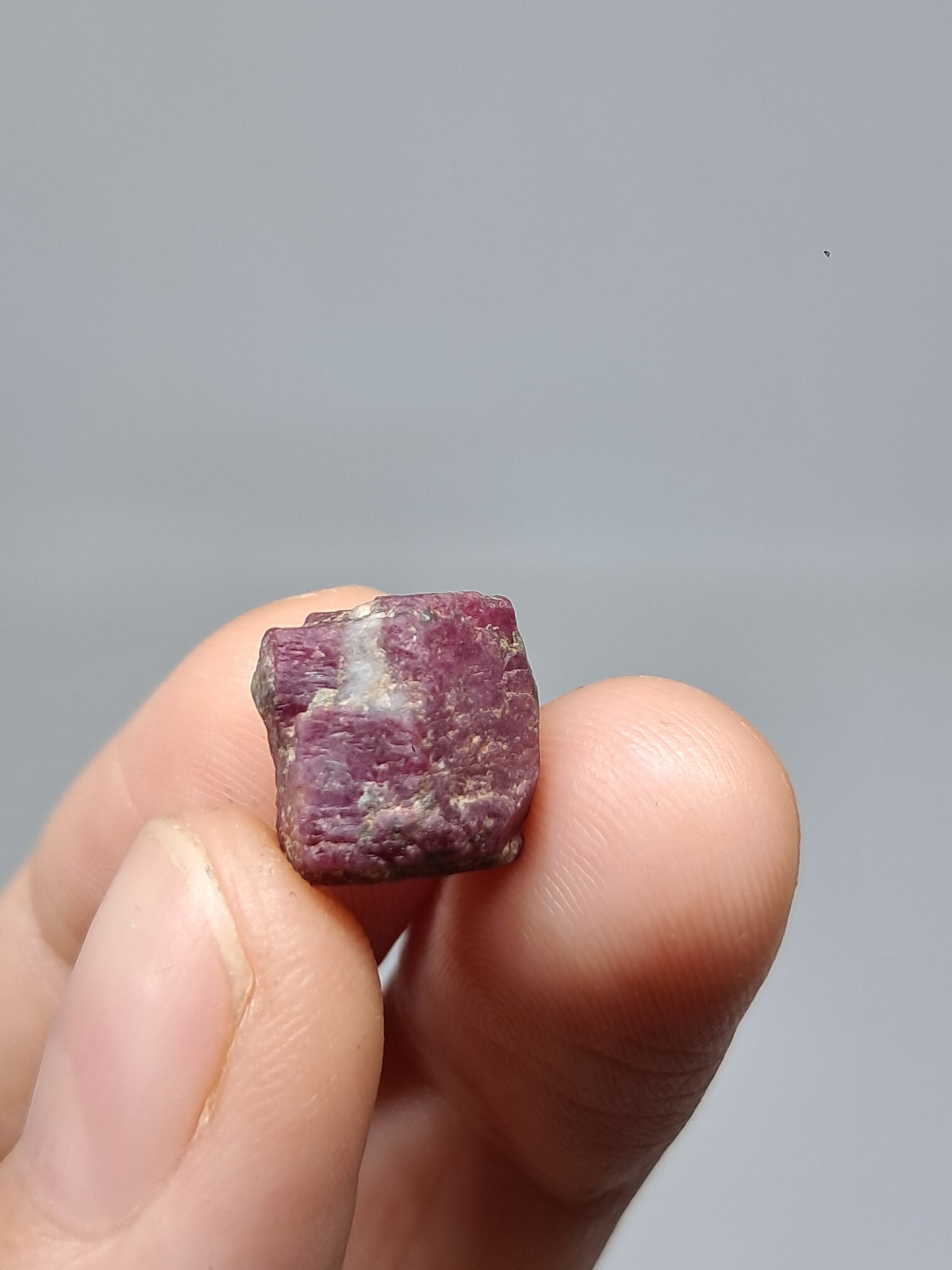 Cristal de rubí en bruto (Tamil Nadu) Piedra natural | Muestra de mineral #RB21