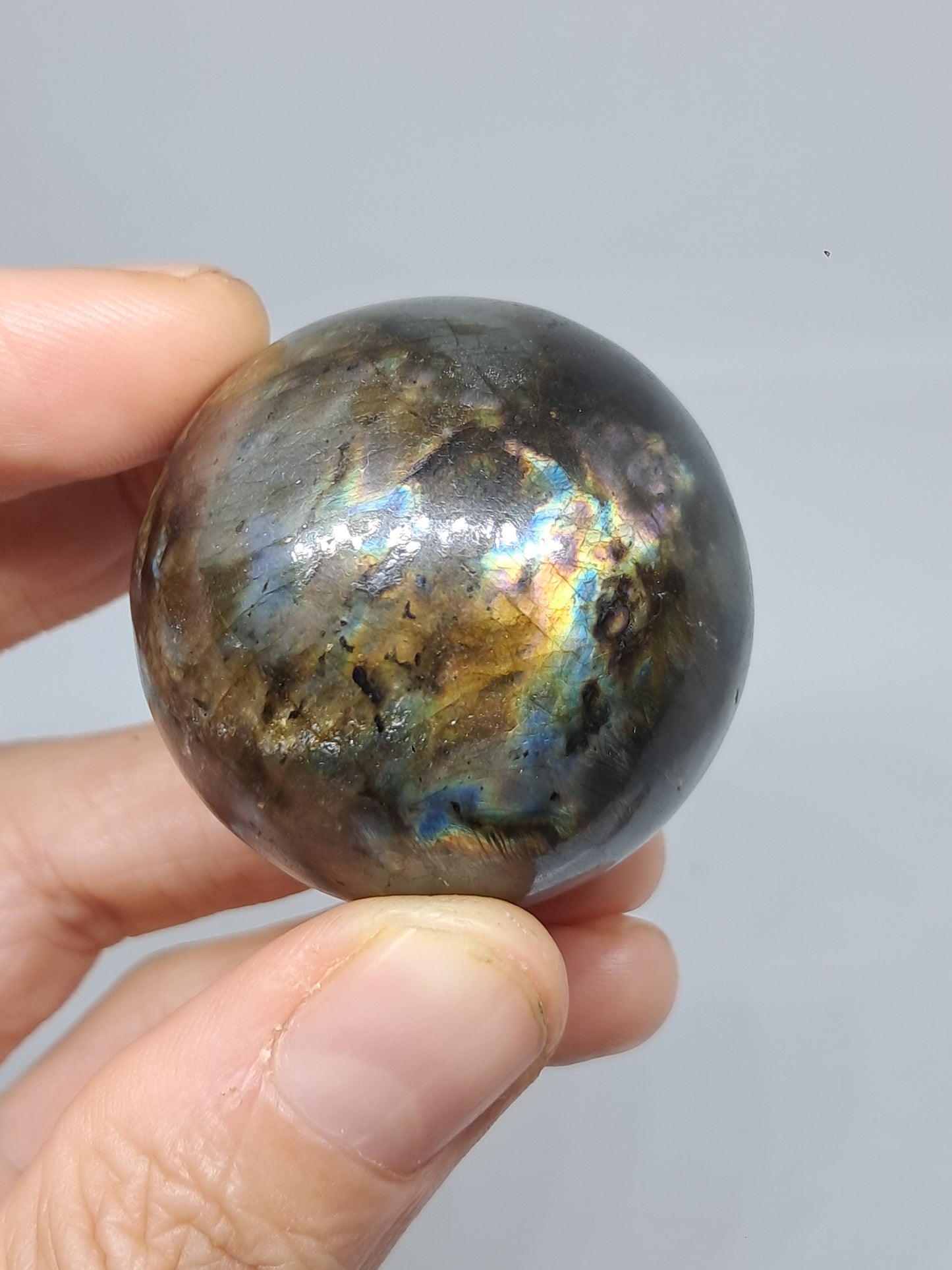 Esfera de labradorita (Madagascar) | Fogonazo intenso | Piedra pulida #LB12