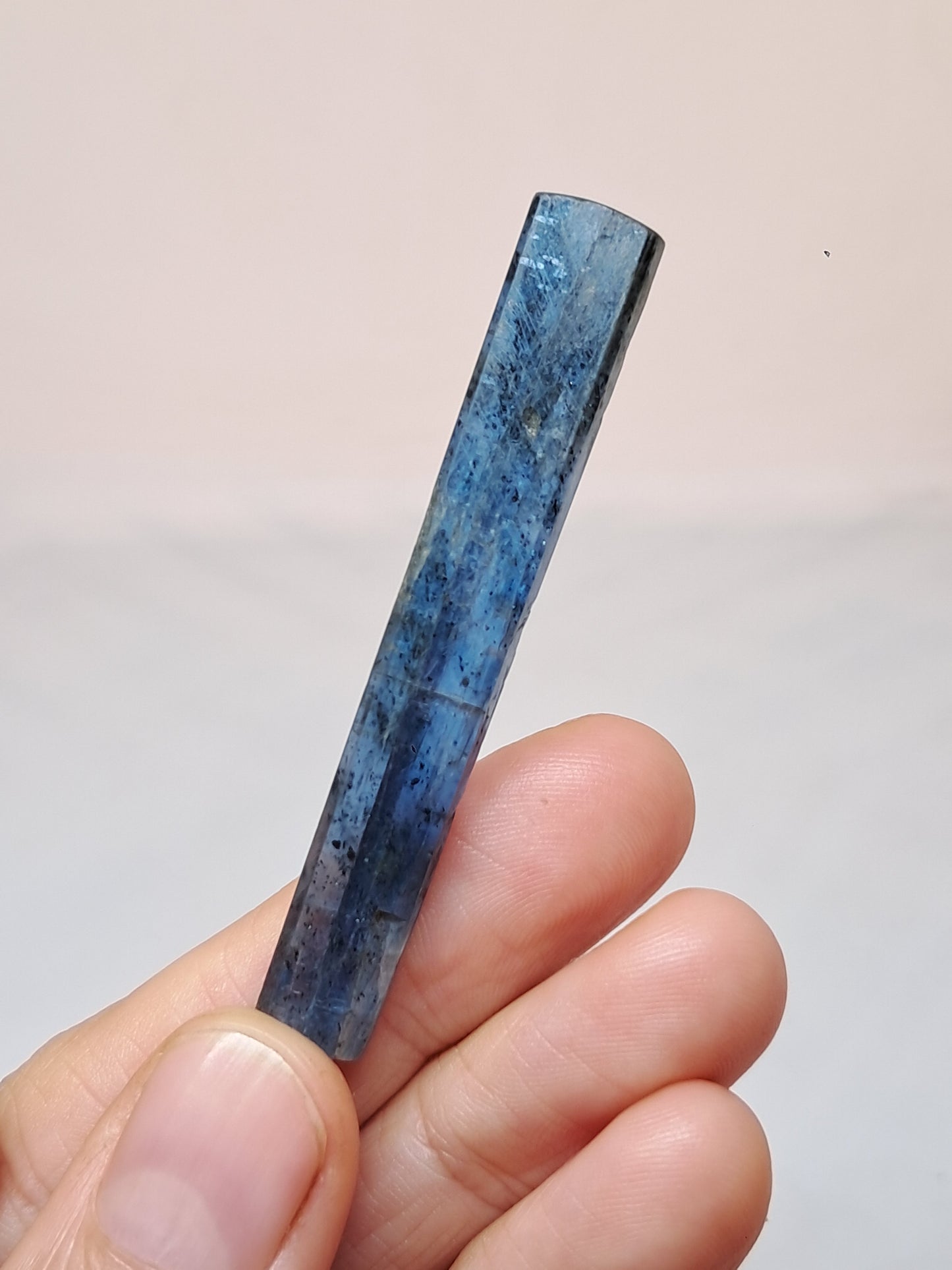 Cianita azul océano (Nepal) Cristal natural pulido n.° KY20