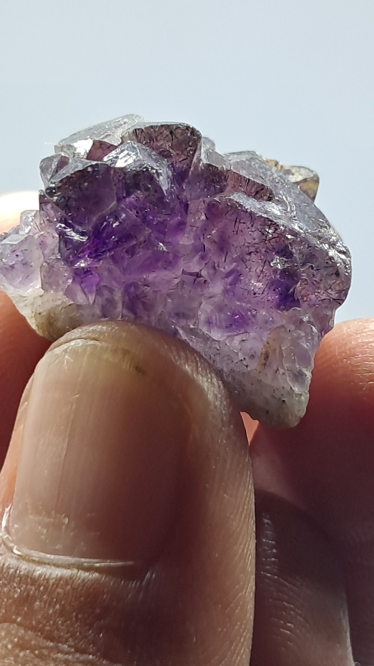 Amatista Elestial Púrpura Intenso | Hematita Goetita Rutilo con Inclusiones | Cristal Natural | Espécimen Mineral #KA203