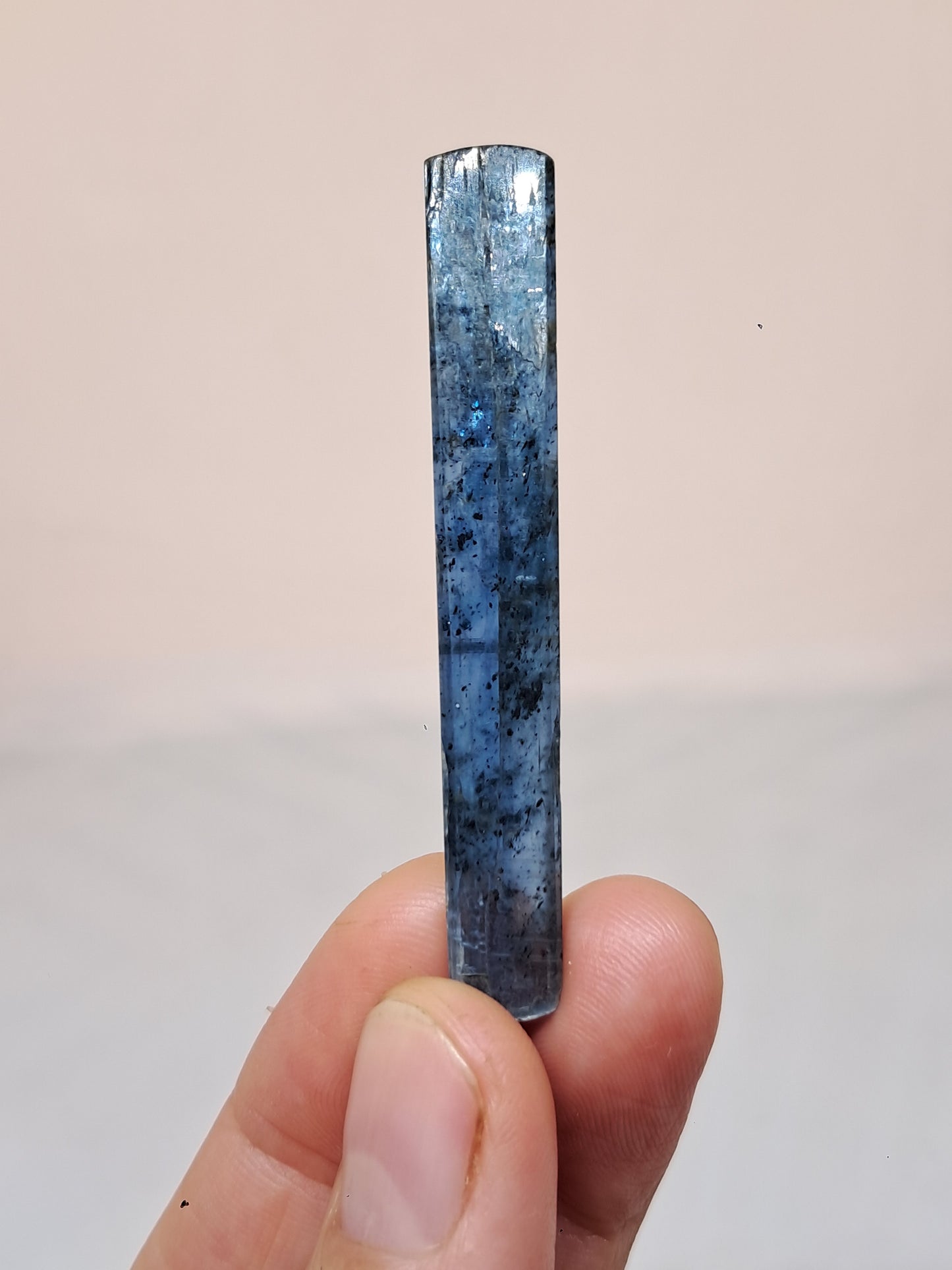 Cianita azul océano (Nepal) Cristal natural pulido n.° KY20