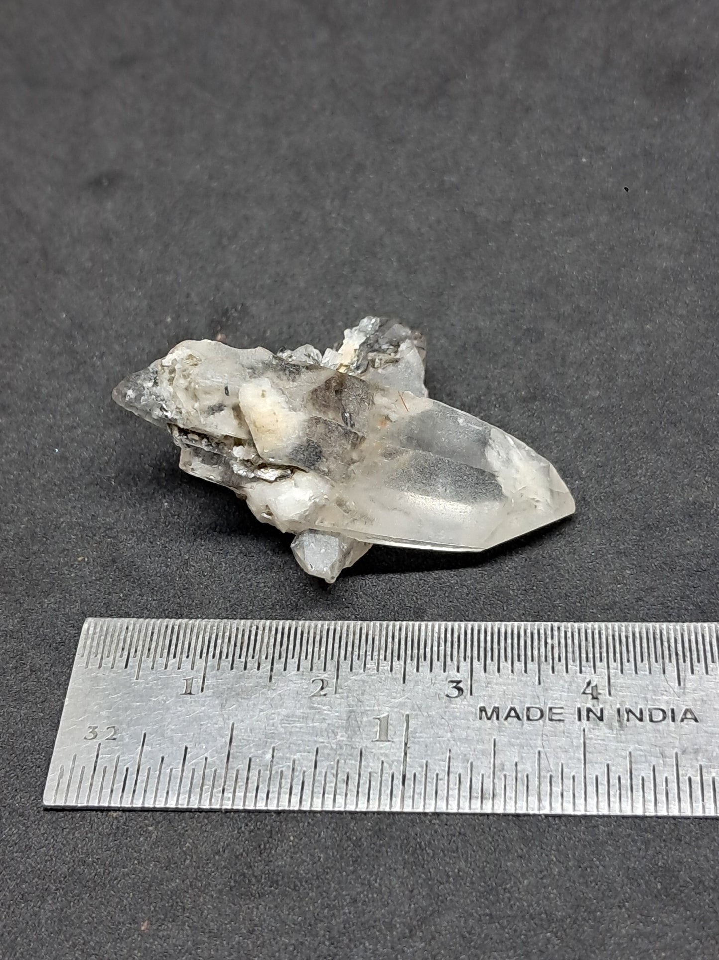Punta de Cuarzo Turmalinado (Karur) Cristal Natural | Muestra Mineral #TQ32