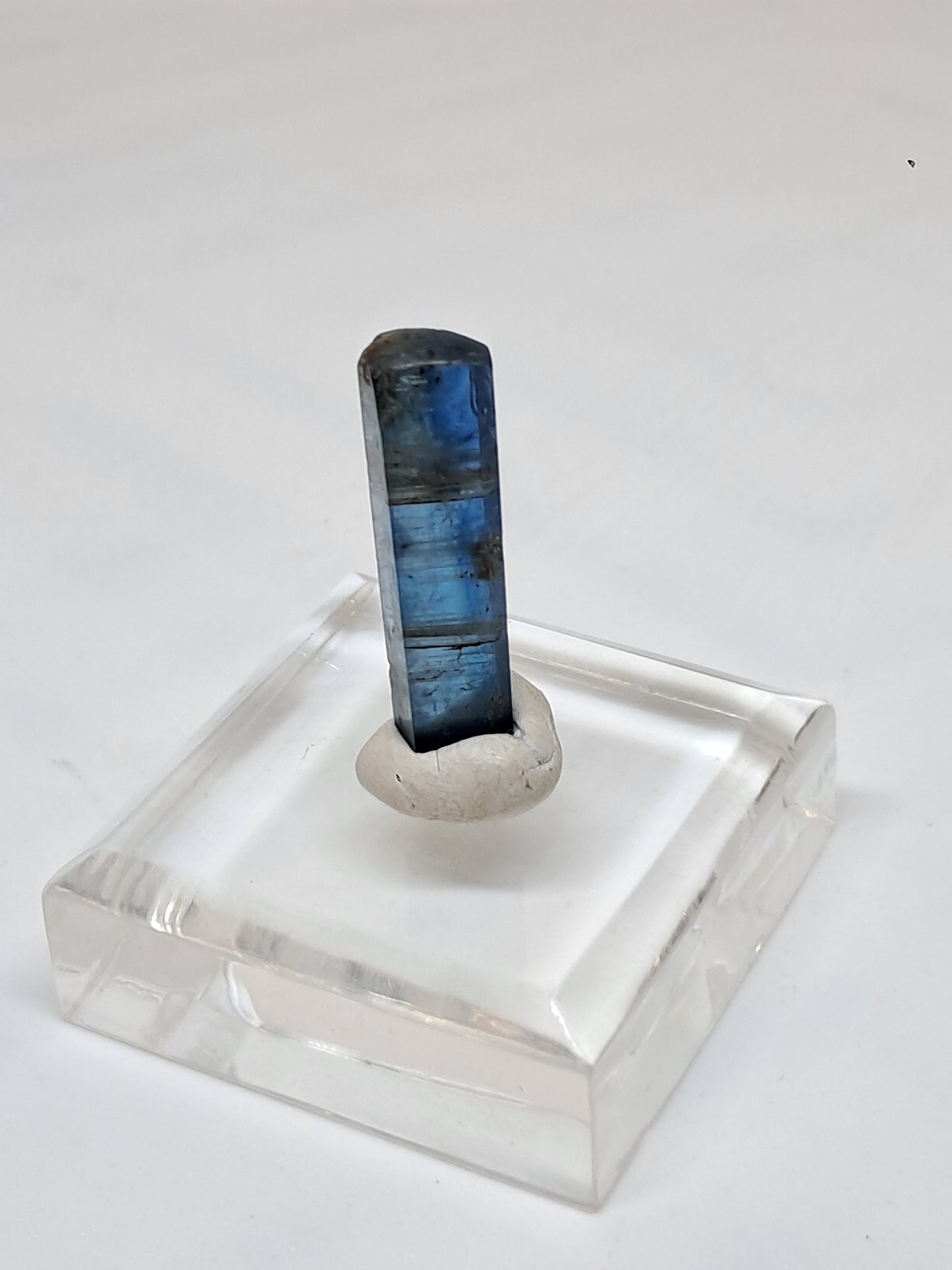 Cianita azul (Nepal) Cristal natural pulido n.° KY14