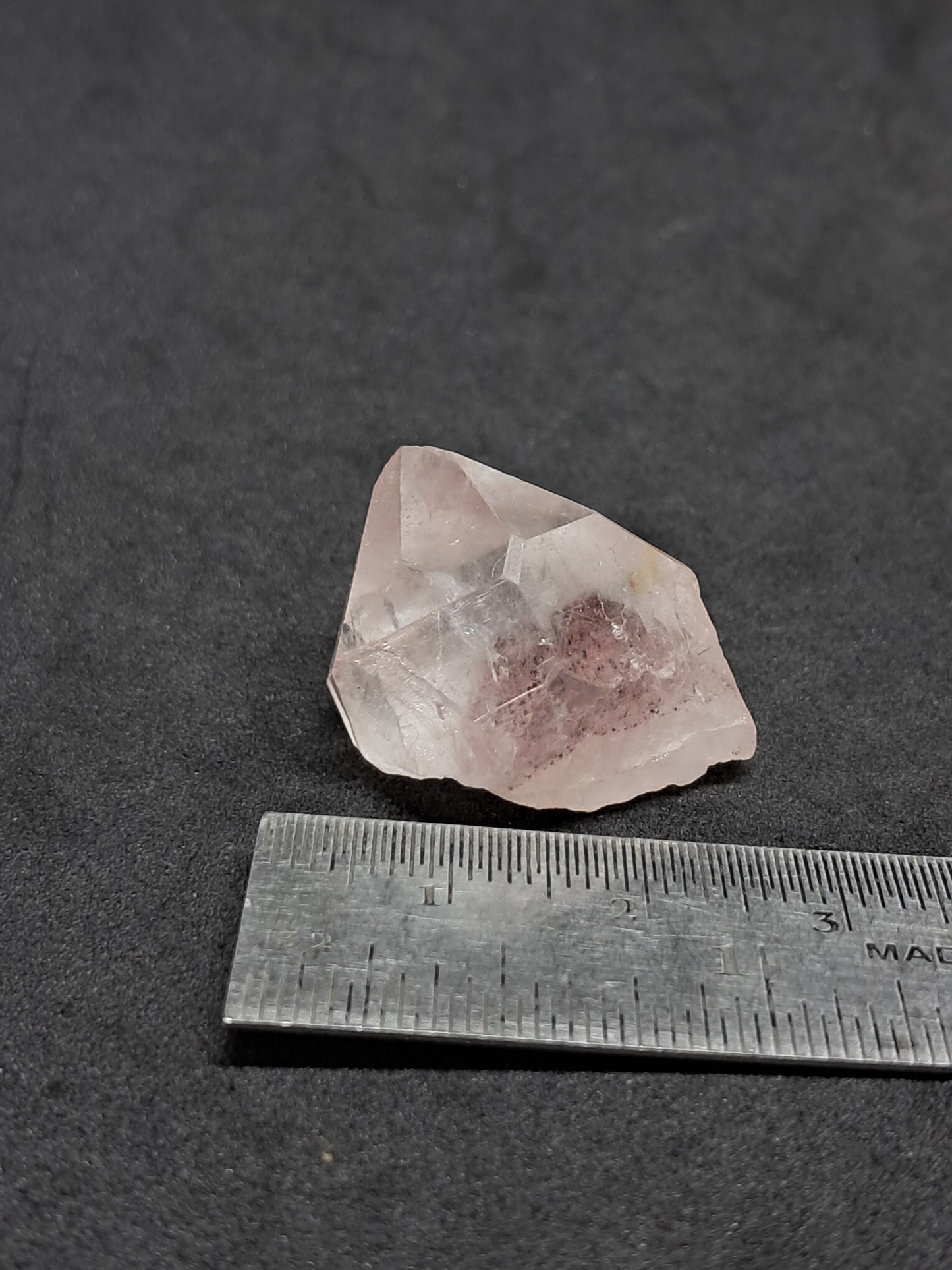 Punta de cristal natural de cuarzo fantasma hematita (Telangana) | Ejemplar mineral n.° HPQ27