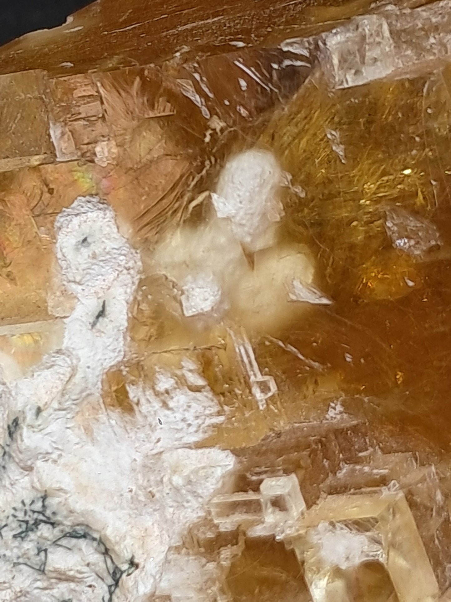 Calcita miel con okenita (India), cristal L en bruto | Piedra natural | Ejemplar mineral n.° CA28