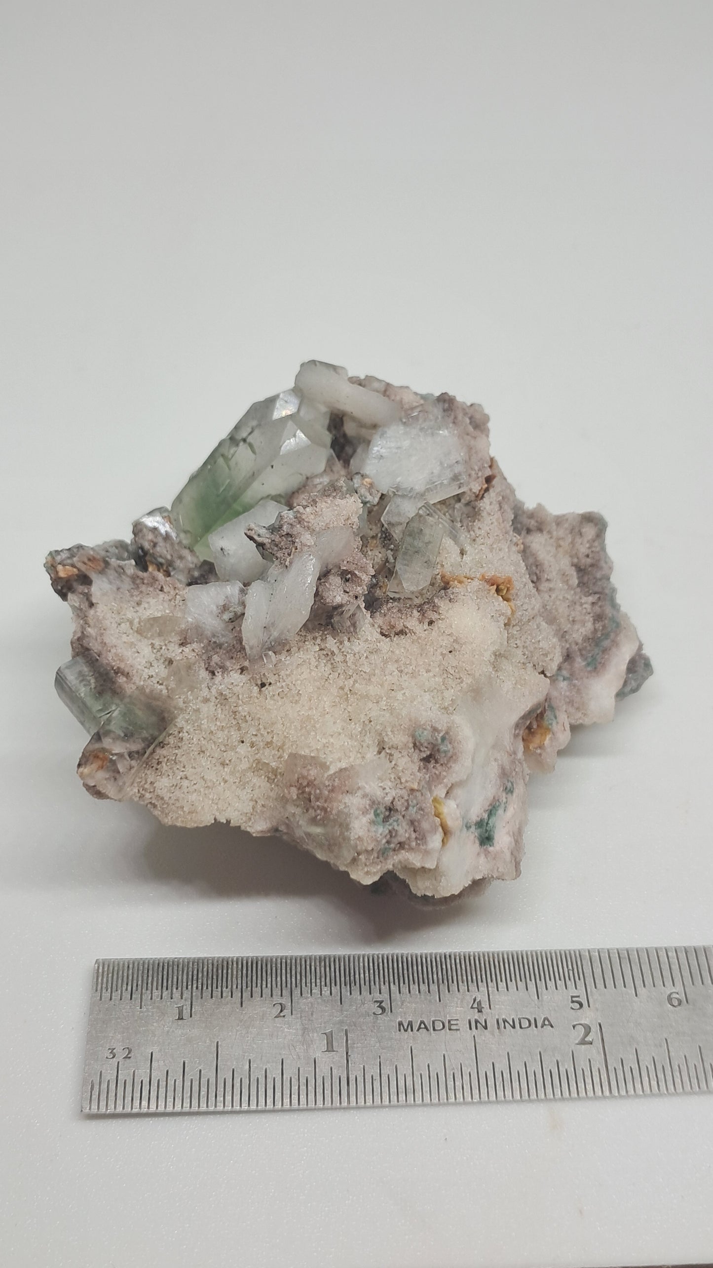 Apofilita Verde (Fluorapofilita) con Estilbita en Matriz (Ajanta) Cristal Natural | Muestra Mineral #GA16