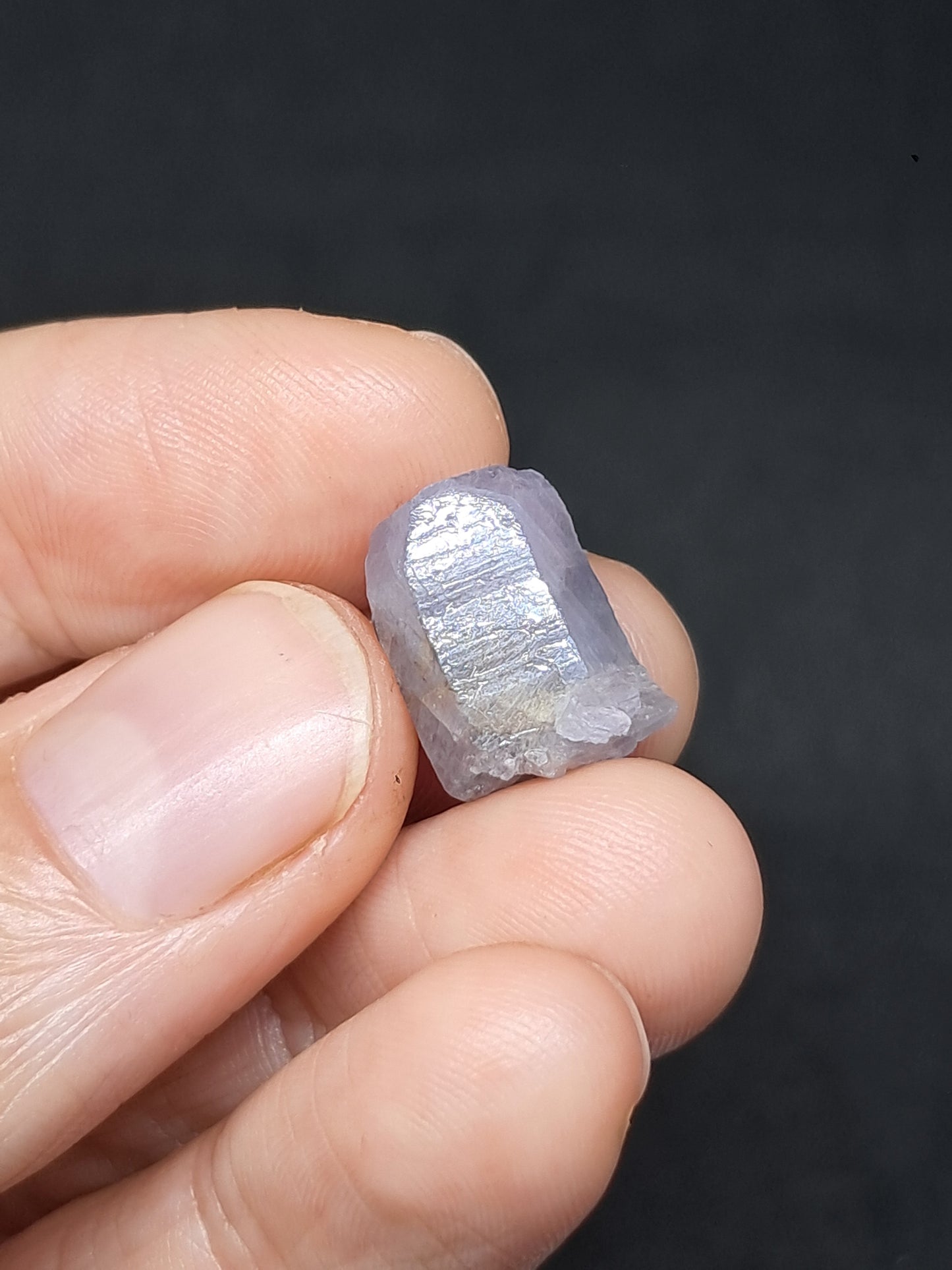 Zafiro natural con grabador (Madagascar), piedra en bruto | Ejemplar mineral n.° SP46