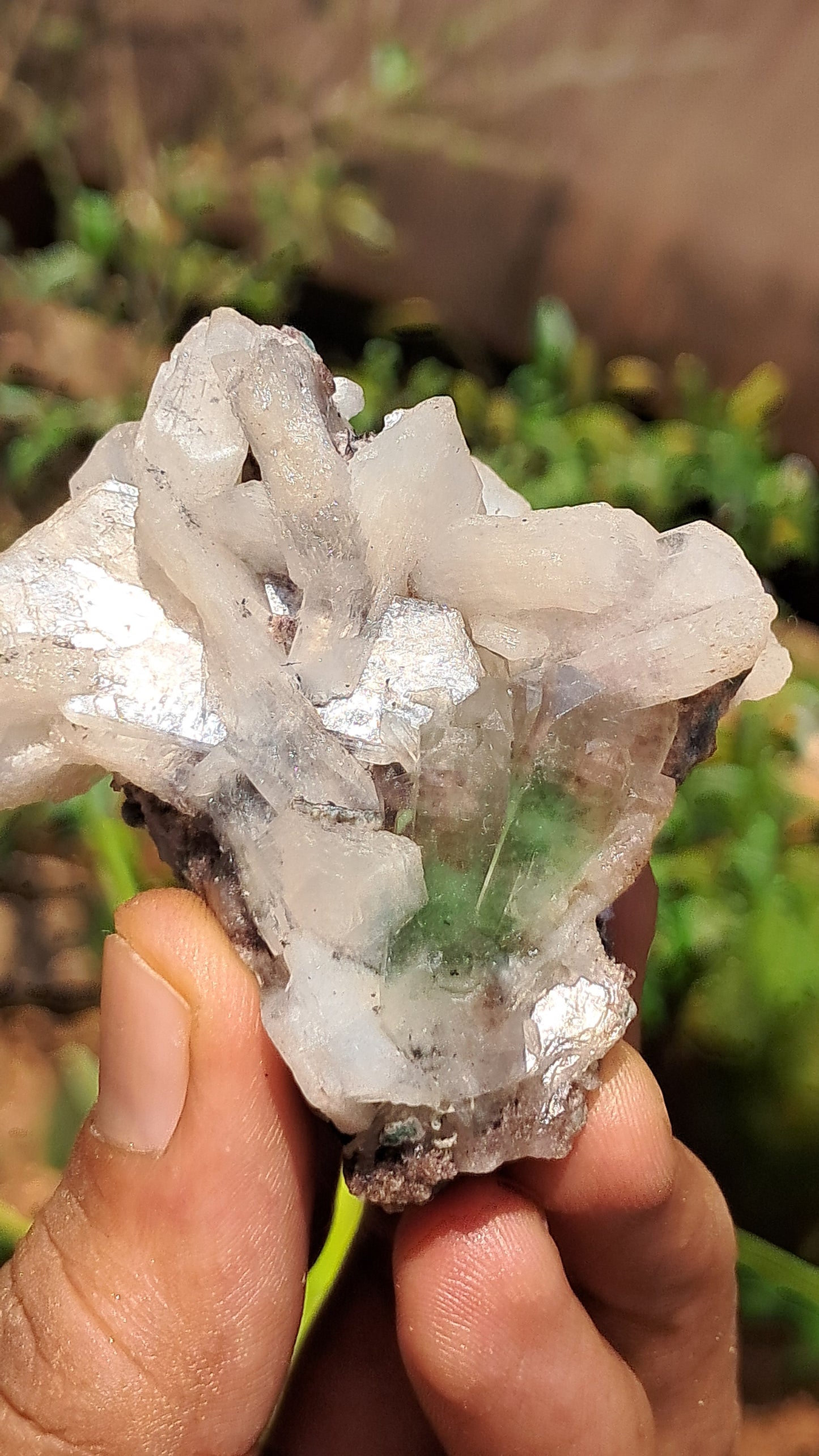 Apofilita verde (Fluorapofilita) con Estilbita en matriz (Ajanta) Cristal natural | Espécimen mineral #GA20