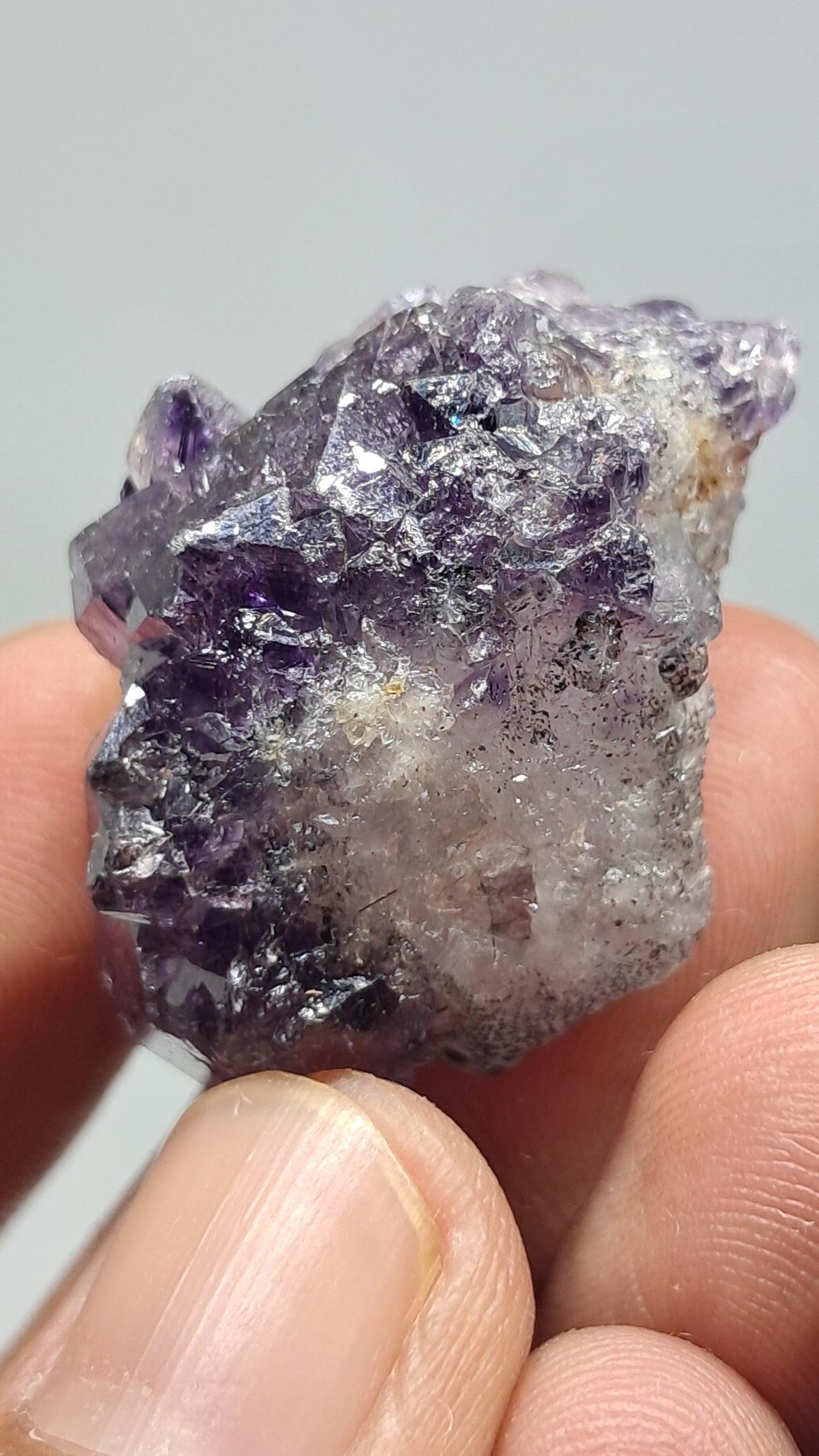 Amatista Elestial Morado Oscuro | Inclusiones de Hematita Goethita Rutilo | Cristal Natural | Espécimen Mineral #KA202