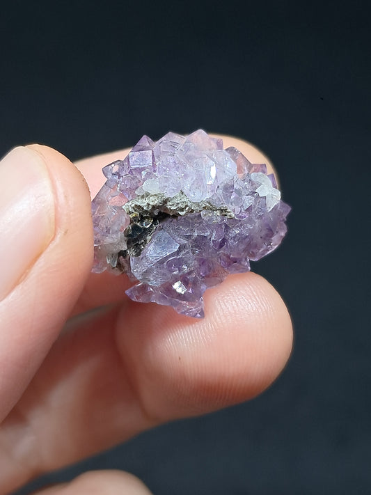 Amatista brillante con inclusiones "Super Seven" y mica (Karur) | Cristal en bruto | Piedra natural | Ejemplar mineral n.° KA153